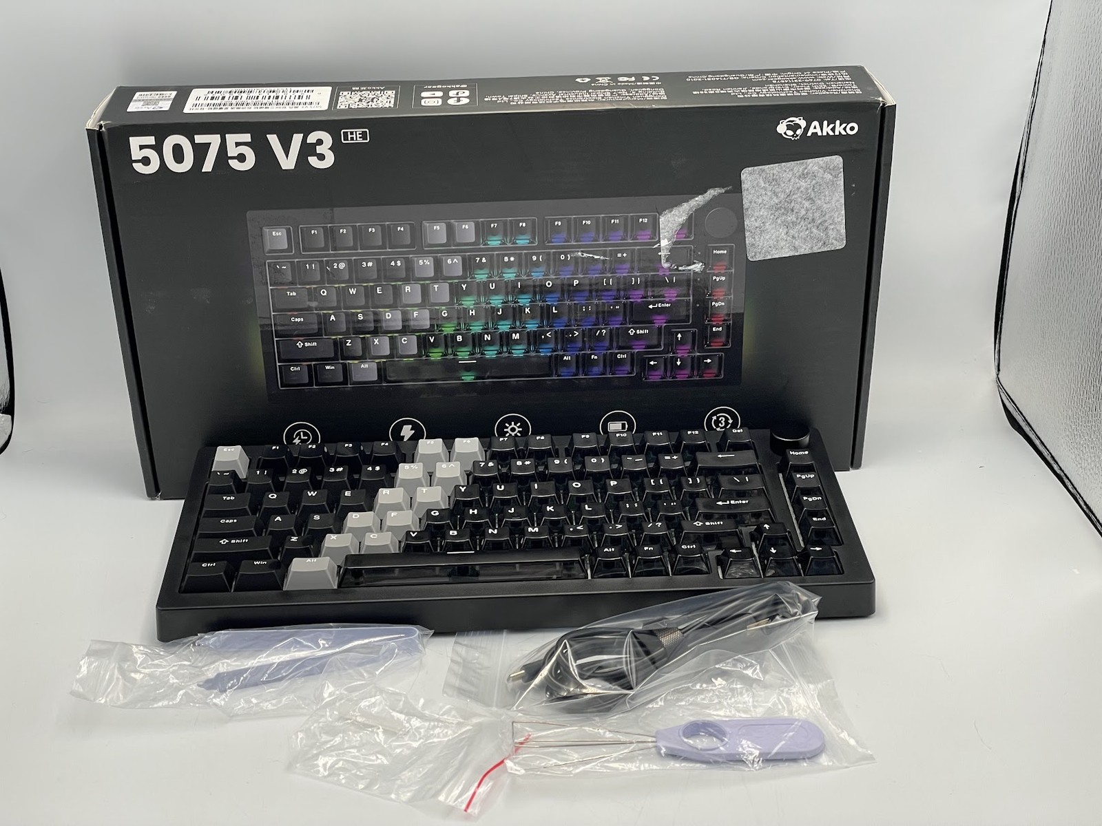 Akko 5075 V3 HE Keyboard - Black Gradient Transparent