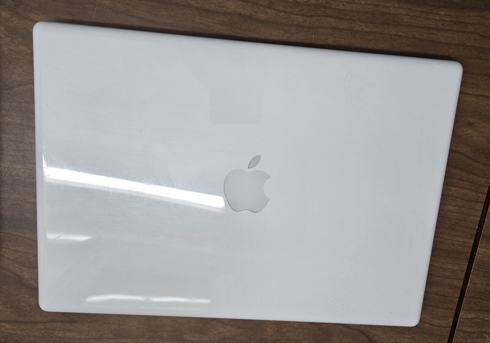 MacBook A1181 - Core Duo 2.10GHz + Chargers. Parts Or Repair. Complete/Untested 