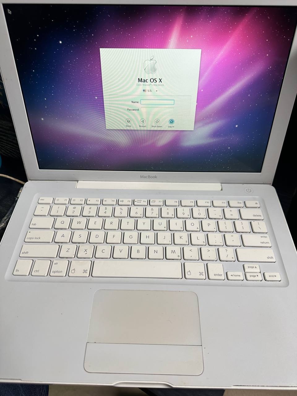 Apple MacBook A1342 White 13" Working No Charger 035/2 558