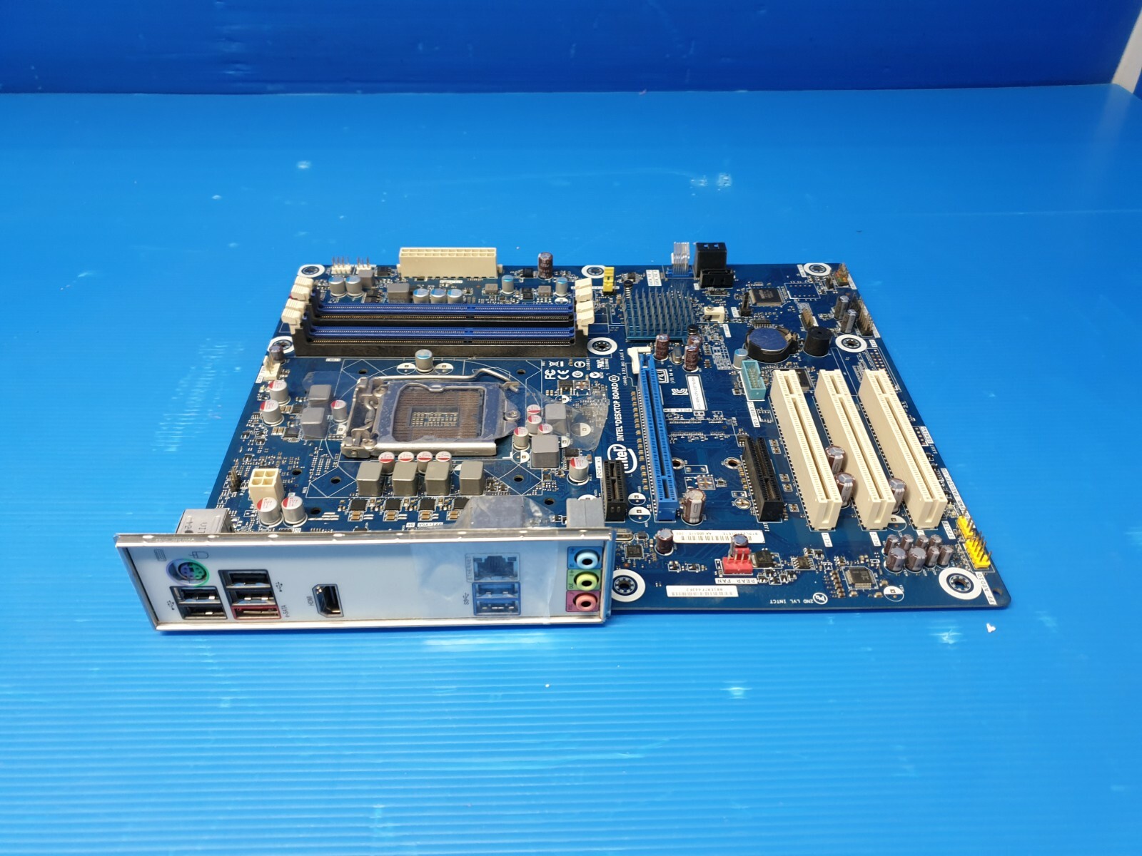Intel DZ77SL-50K Media Series LGA 1155/Socket H2 Motherboard 