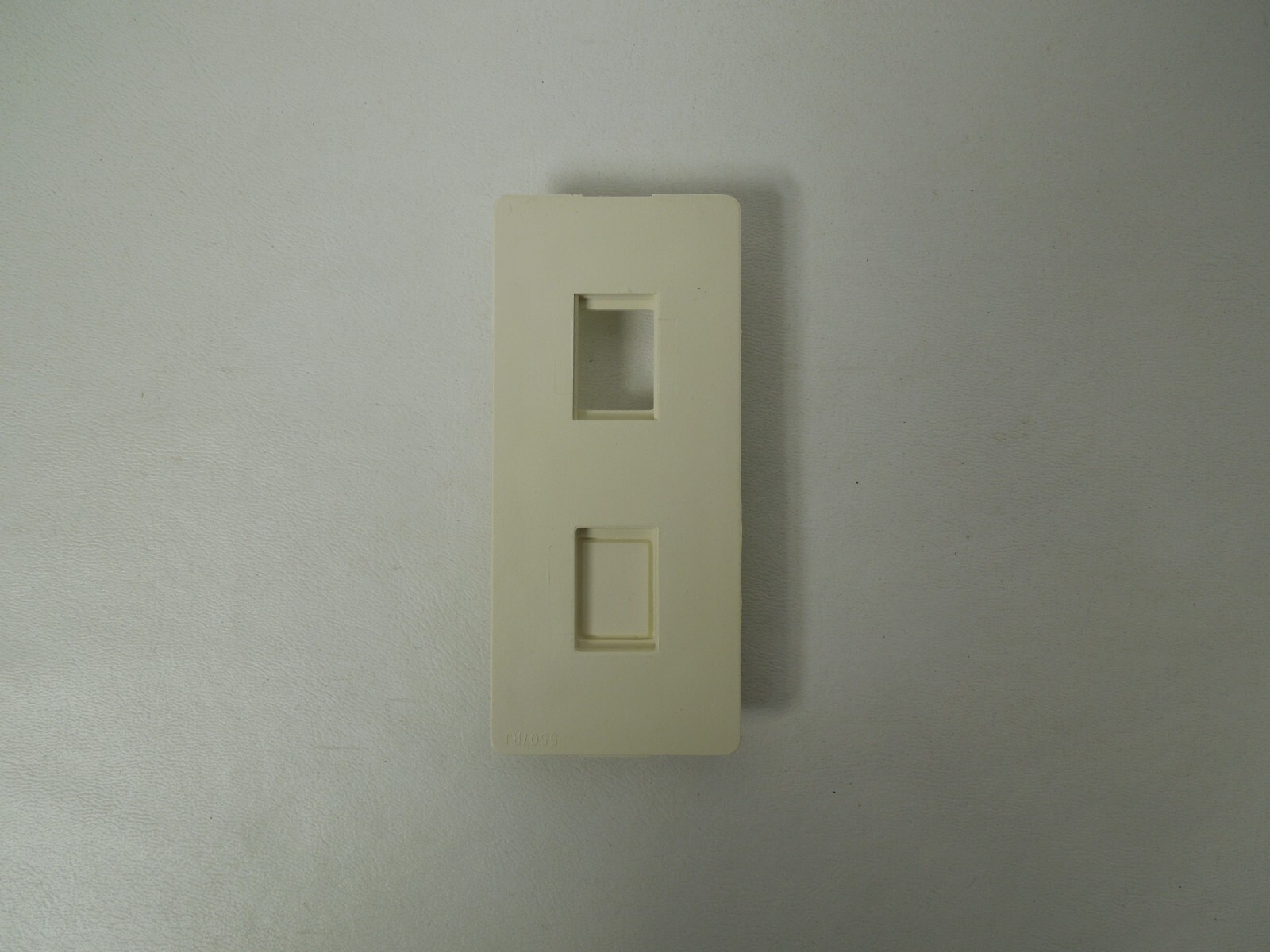 Wiremold 5507RJ Ivory dual RJ11/RJ45 Connector Face Plate - Lot of 9 - USED