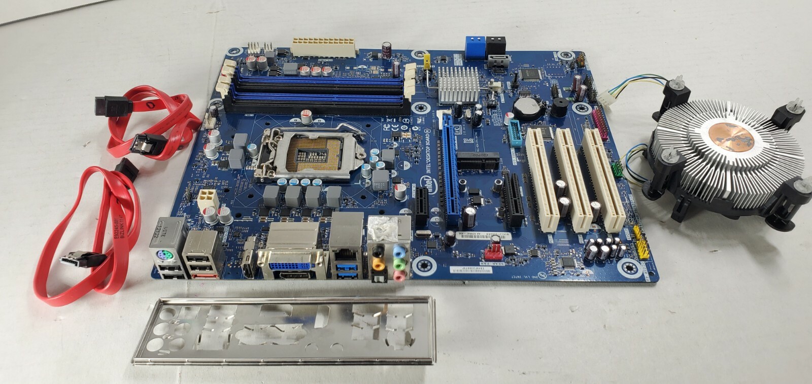 Intel Mother Board Chipset H77 DDR3 DH77KC SOCKET 1155 AA G39641-400 I/O Shield 
