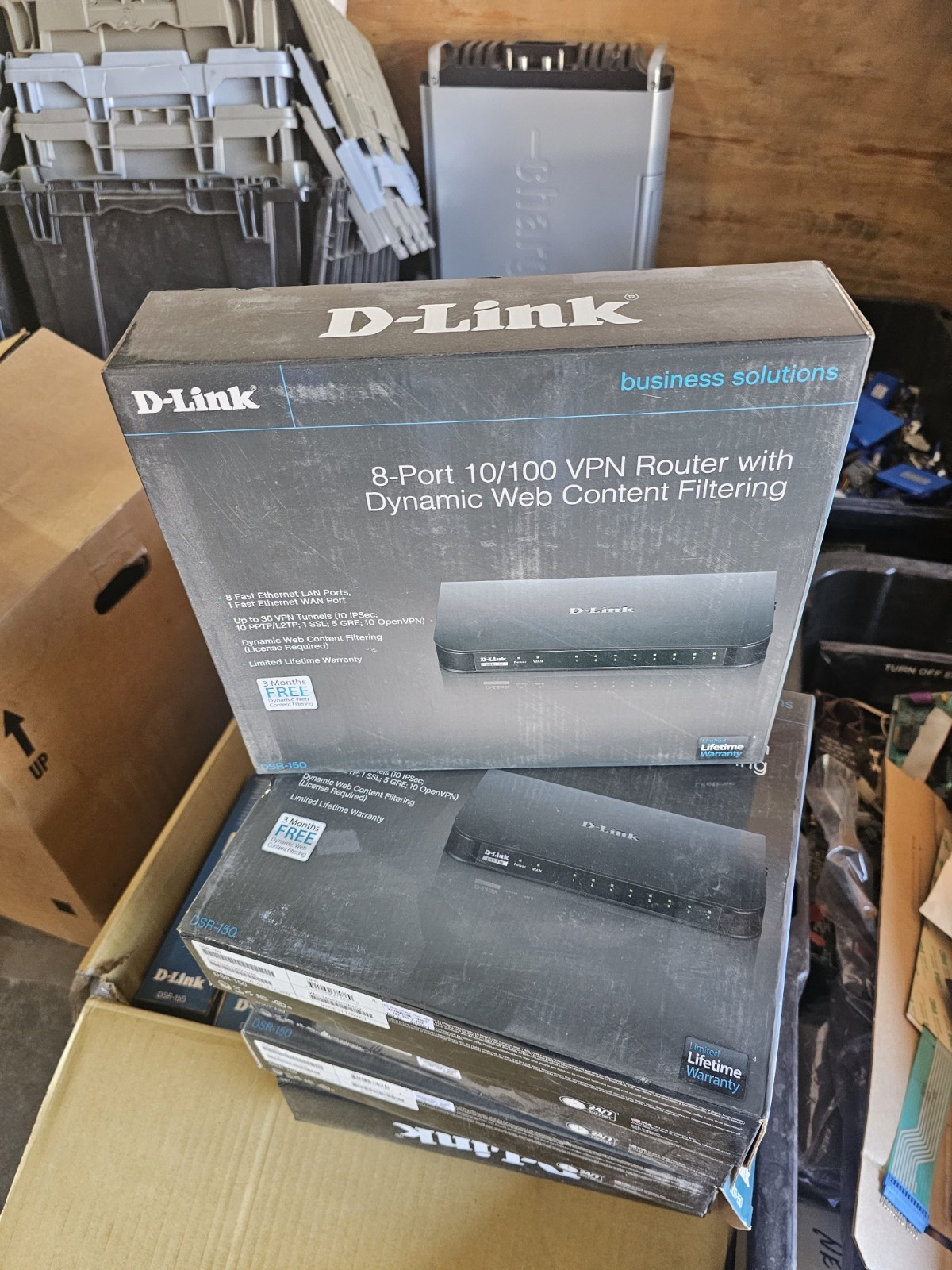 D-Link DSR-150 8 Port 10/100 VPN Router With Dynamic Web Content Filtering 1 BOX
