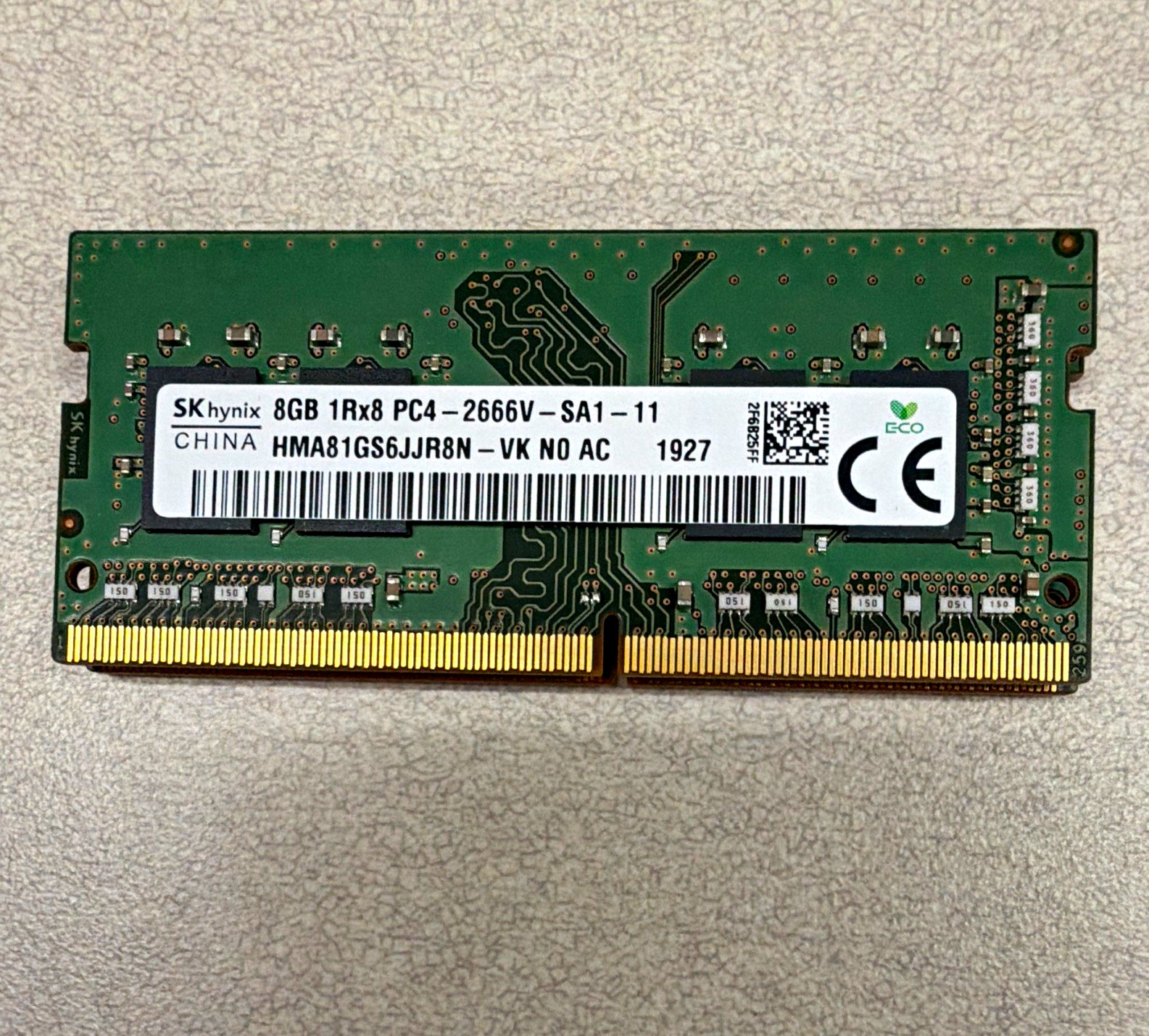 SK hynix 8GB DDR4 SO-DIMM PC4-2666V 260-Pin Unbuffered RAM HMA81GS6JJR8N-VK