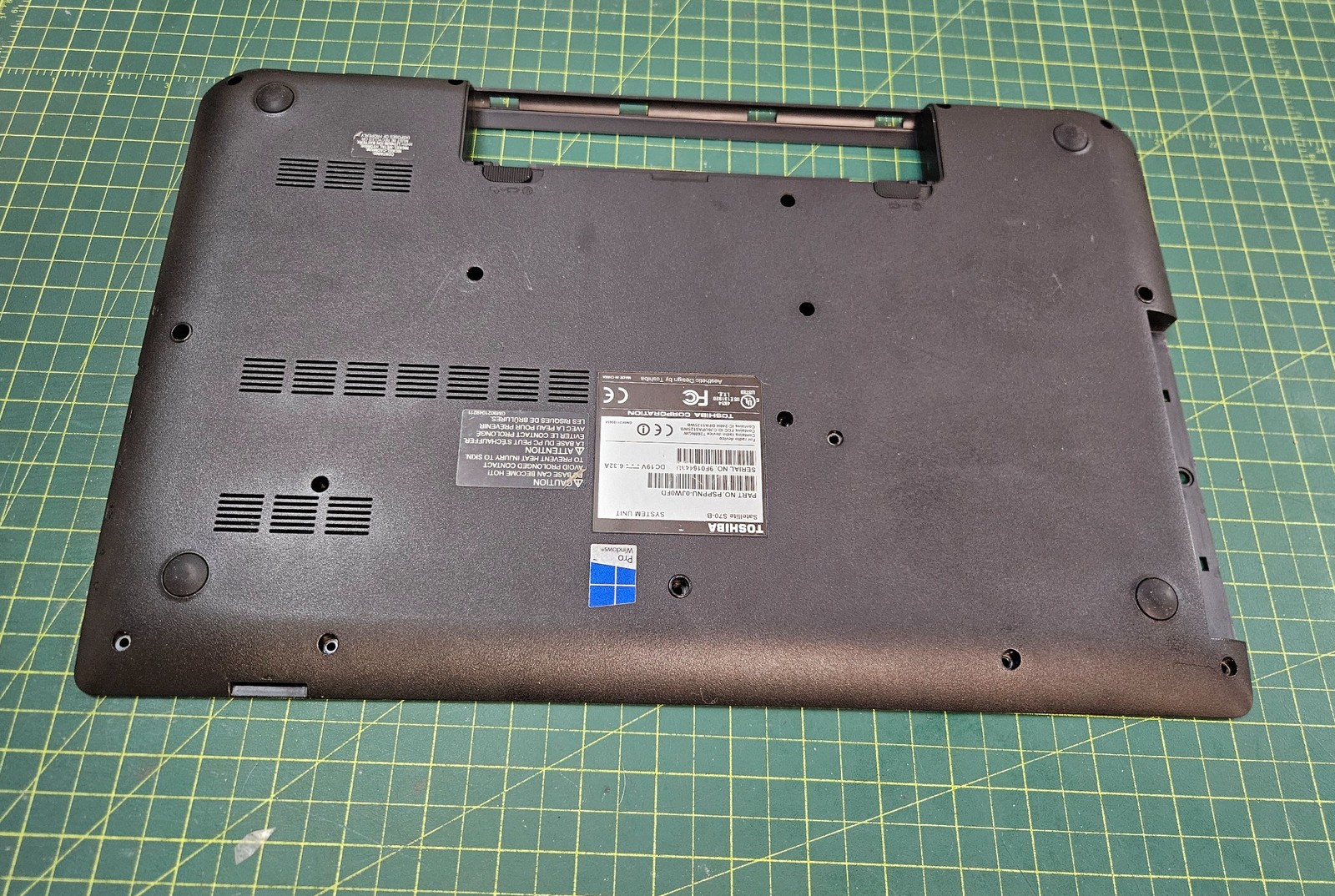 Toshiba Satellite S70-B 17.3 Lower Bottom Case Base Cover V000350440 #d448
