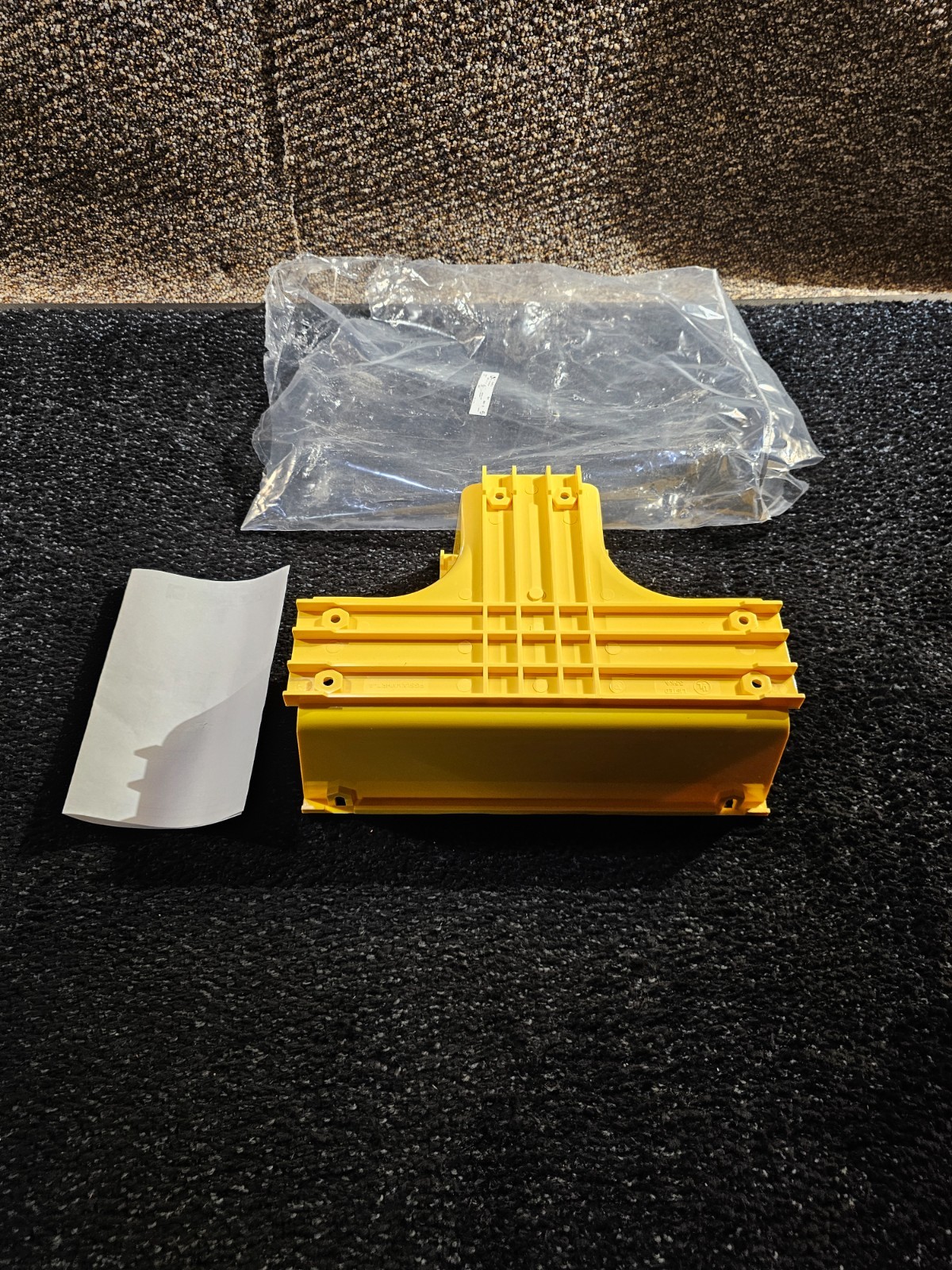 Commscope FiberGuide® FGS-MHRT-A Horizontal Tee Section 4 in x 4 in Yellow