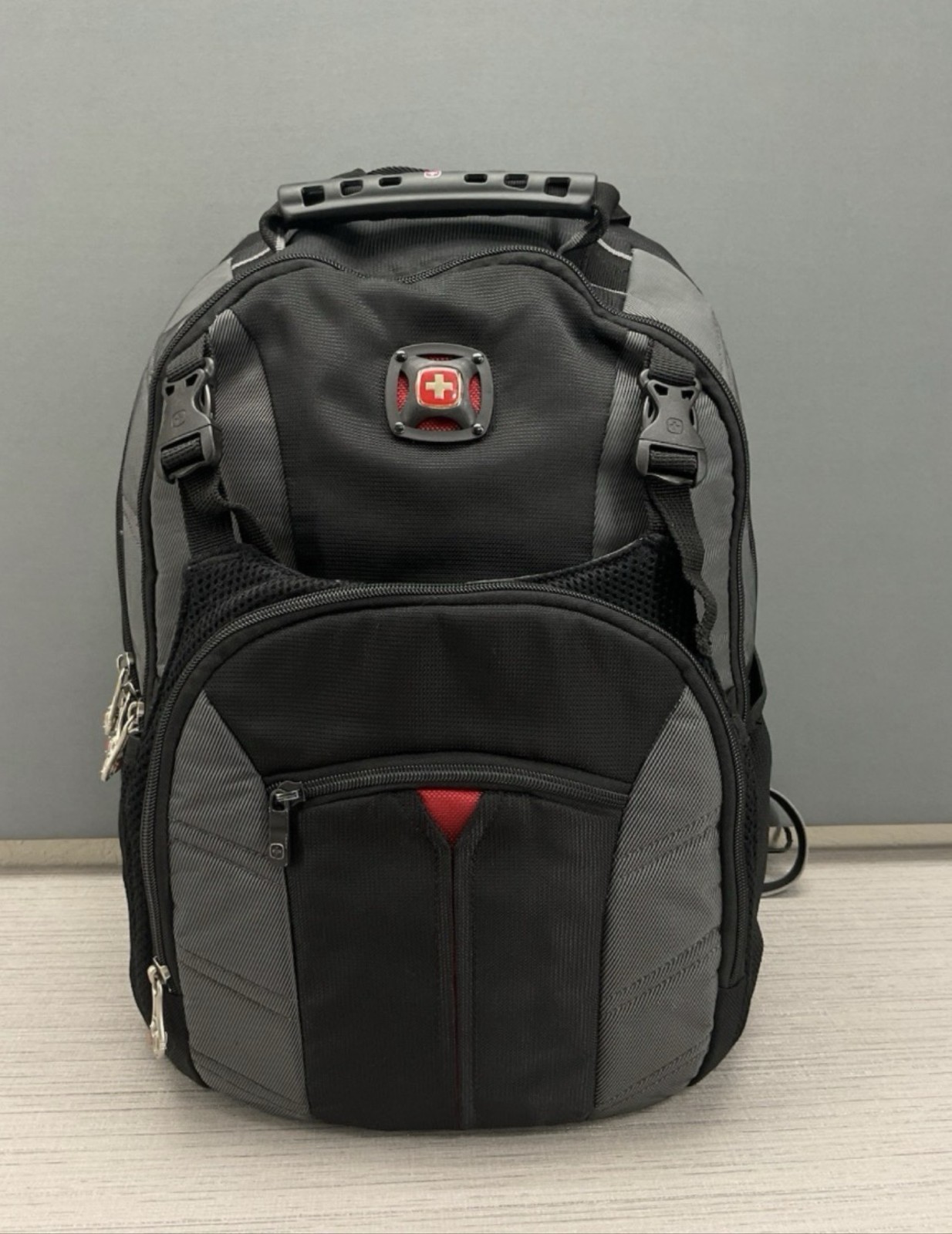 SwissGear Wenger Synergy Laptop Backpack Black Gray for 16 inch Laptop