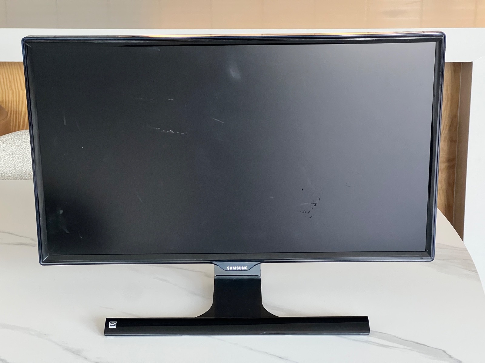 SAMSUNG 24"' 1920x1080 LED Monitor S24E390HL - READ - No Power Adapter or Cables