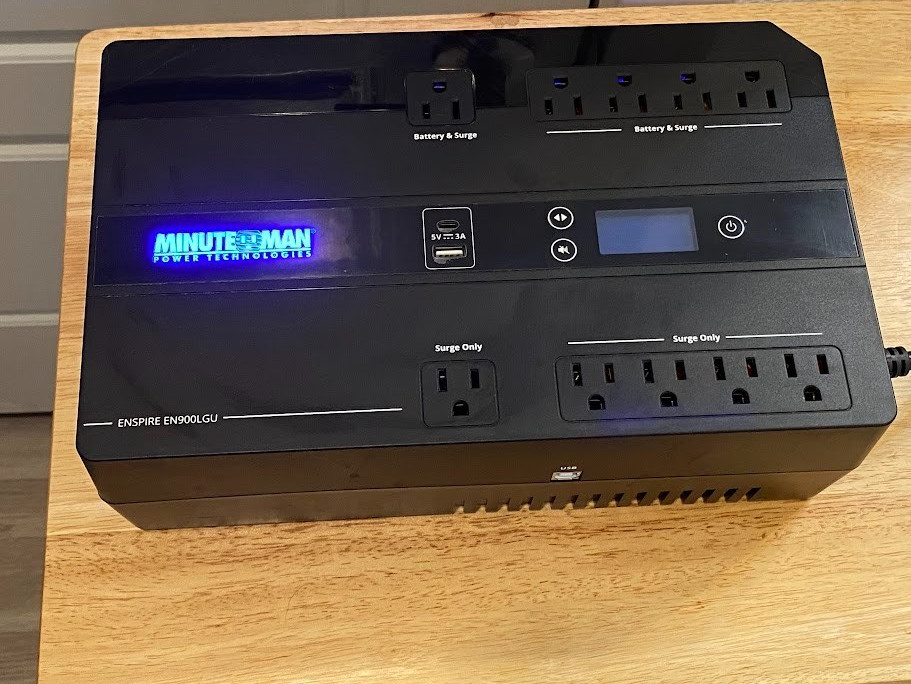 Minuteman EN900LGU Battery/Surge Protector 10 Outlet Standby UPS 900VA/500 Watt