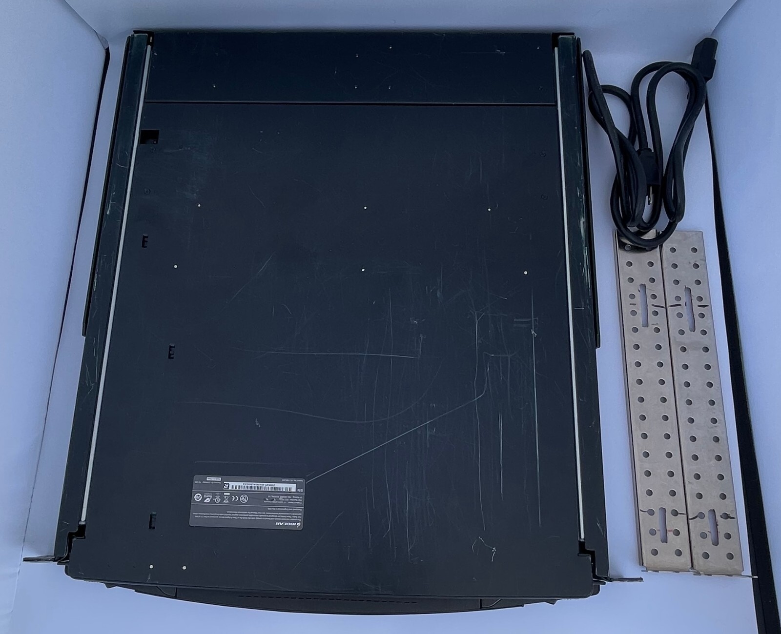 IOGEAR GCL 1800 Rackmount LCD
