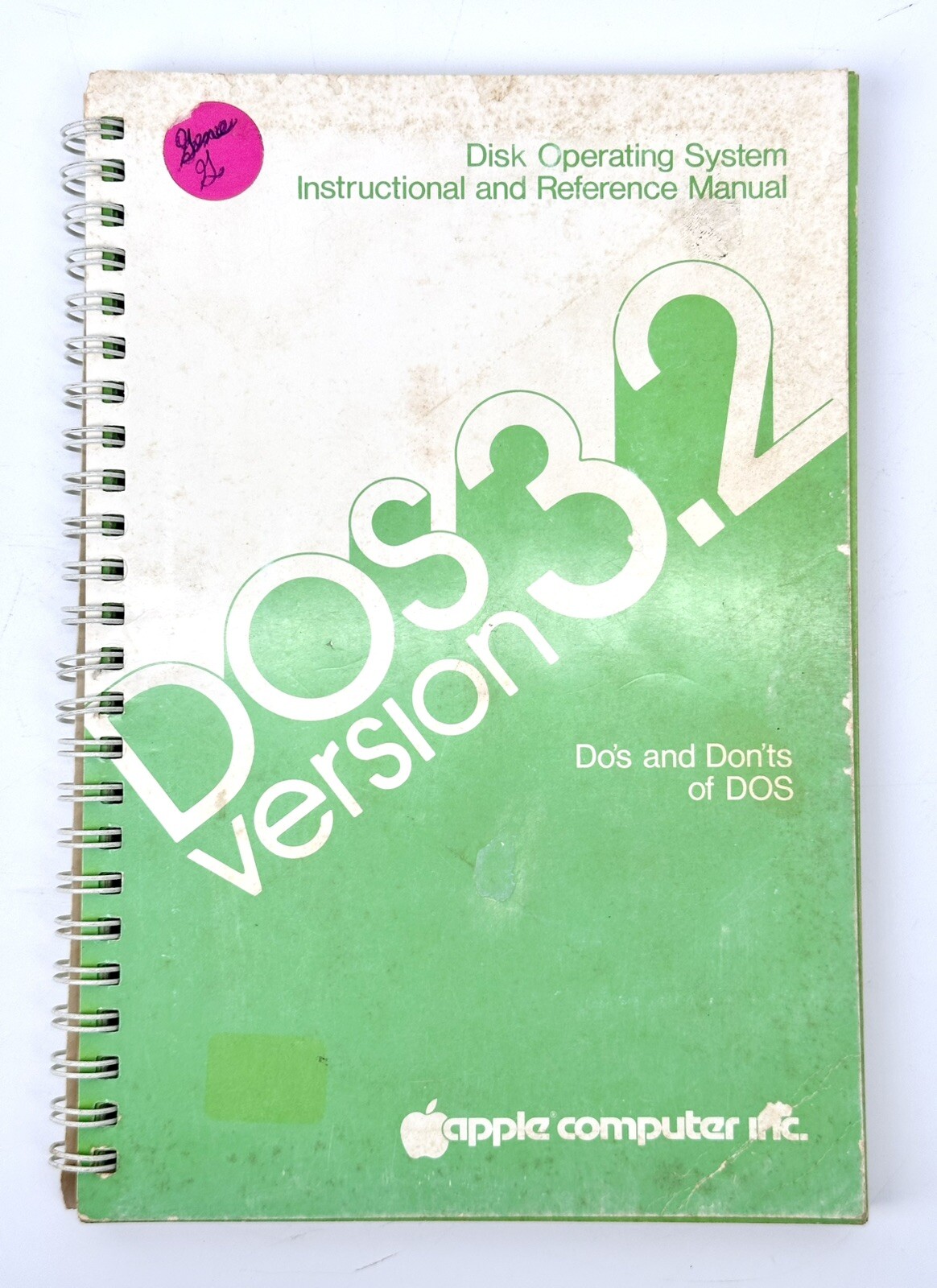 Apple Computer Inc. DOS 3.2 Version. Do’s Don’ts Manual Reference Card Included