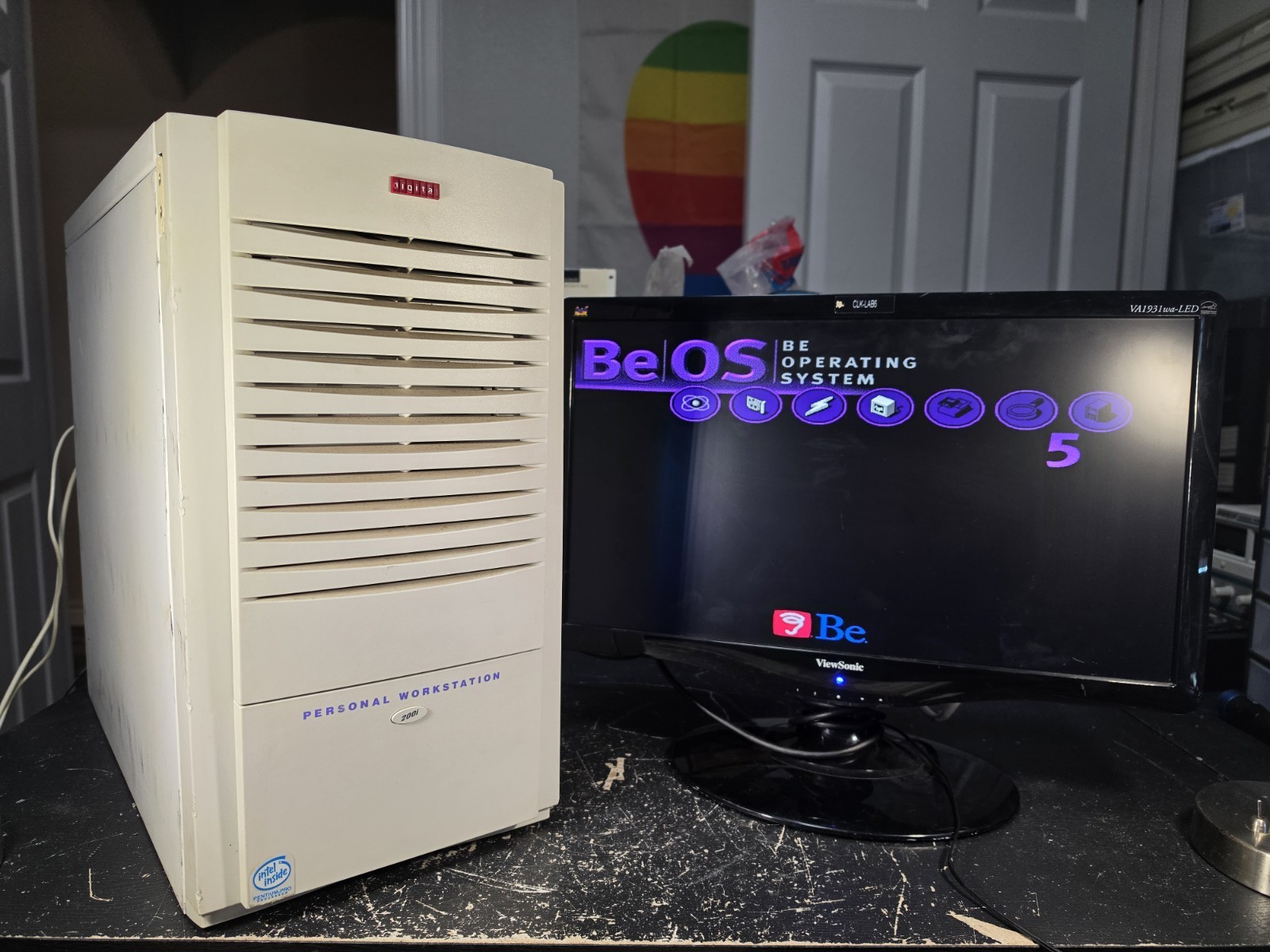 RARE Digital DEC Personal Workstation 200i Dual Pentium Pro Computer POWERS ON