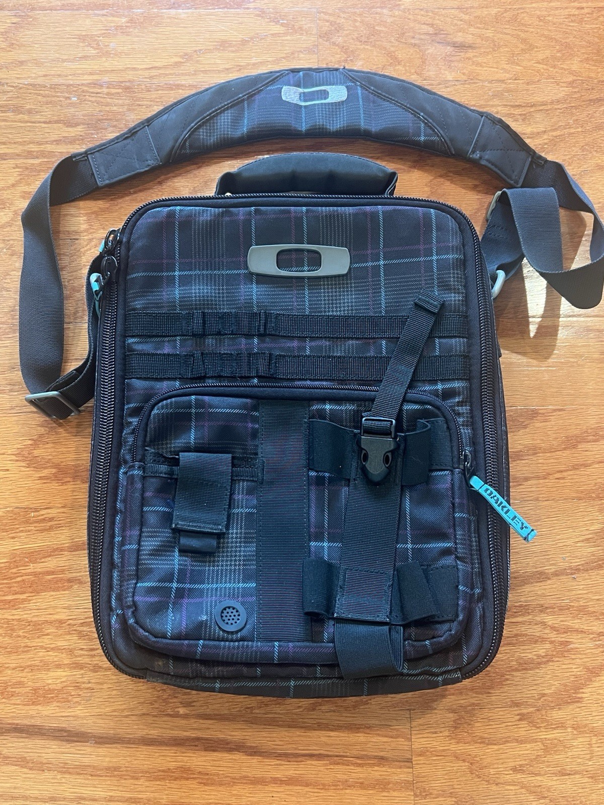 Oakley CHECKPOINT Vertical Laptop Padded Messenger Bag AP Blue Plaid Macbook