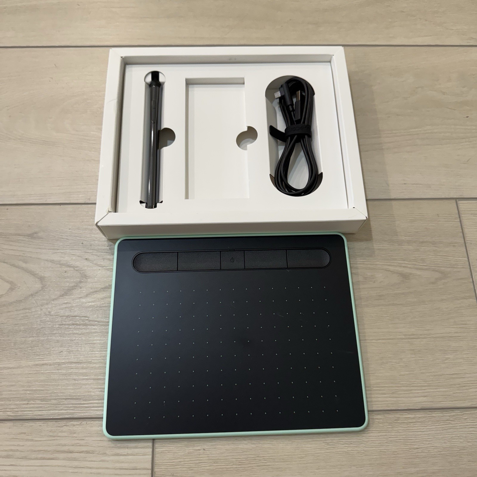 Wacom Intuos Small Bluetooth CTL-4100WL Pistachio Drawing Tablet