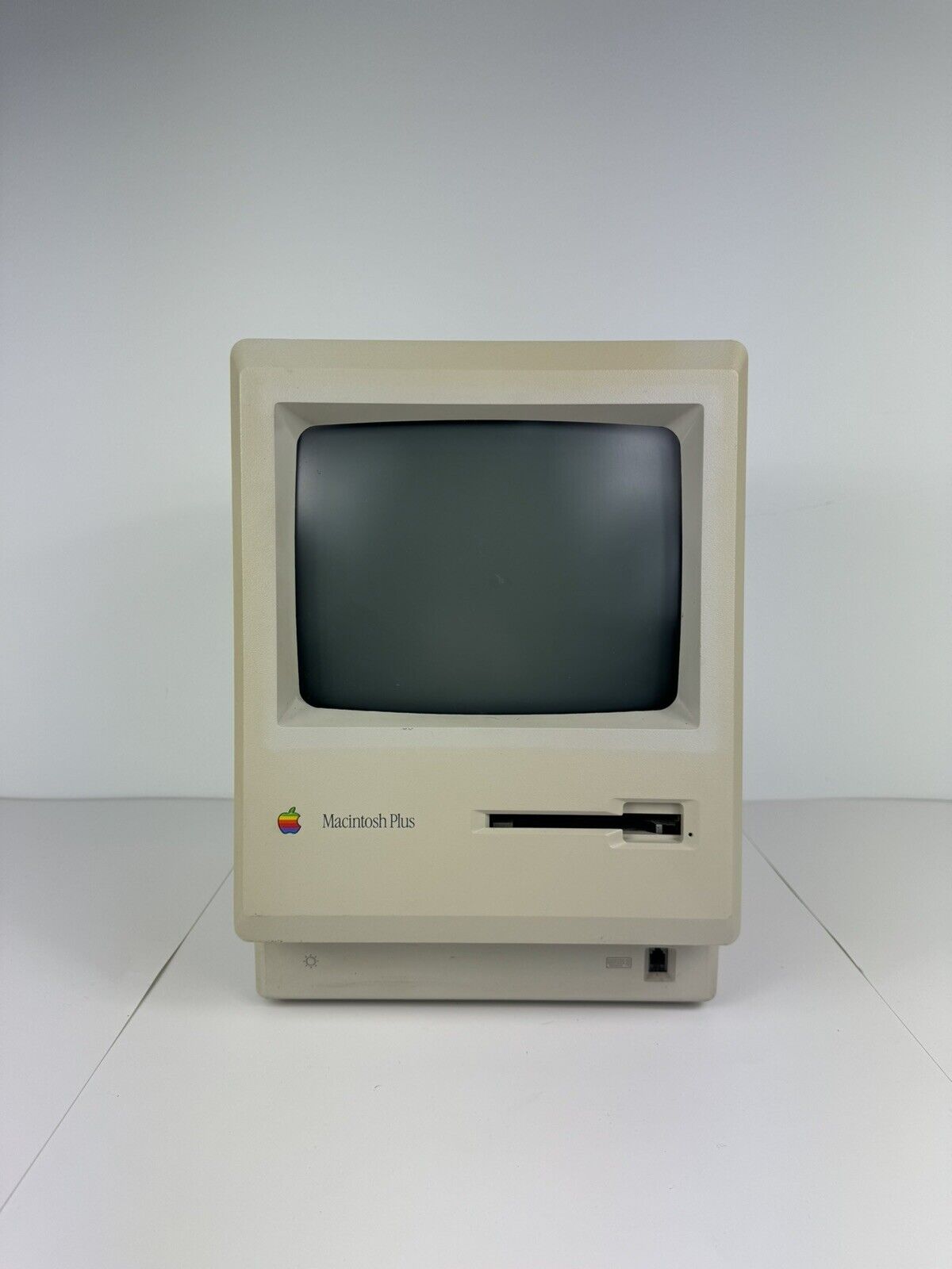 Macintosh Plus 1MB/M0001A