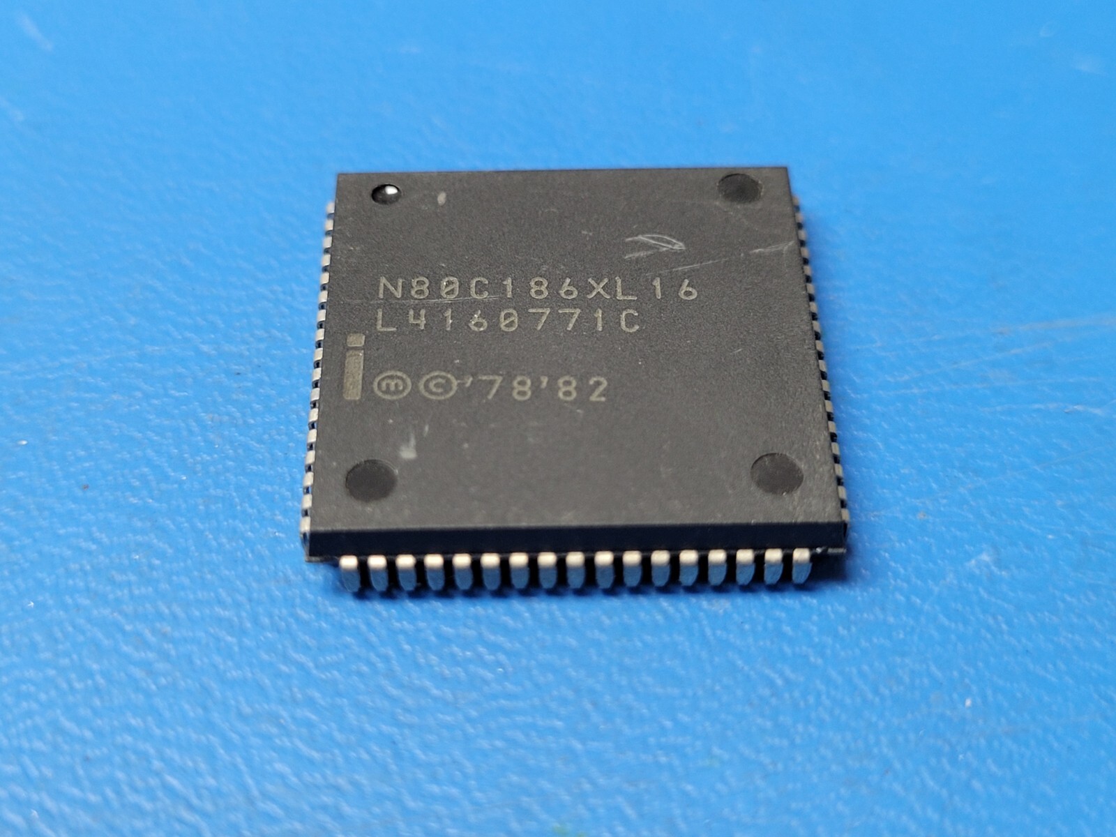 (1 PC) N80C186XL16 INTEL RISC Microprocessor, 16-Bit, 16MHz, CMOS, PLCC68