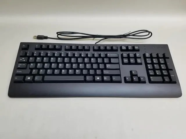 Lenovo Traditional USB Keyboard V02 00XH688 - NEW