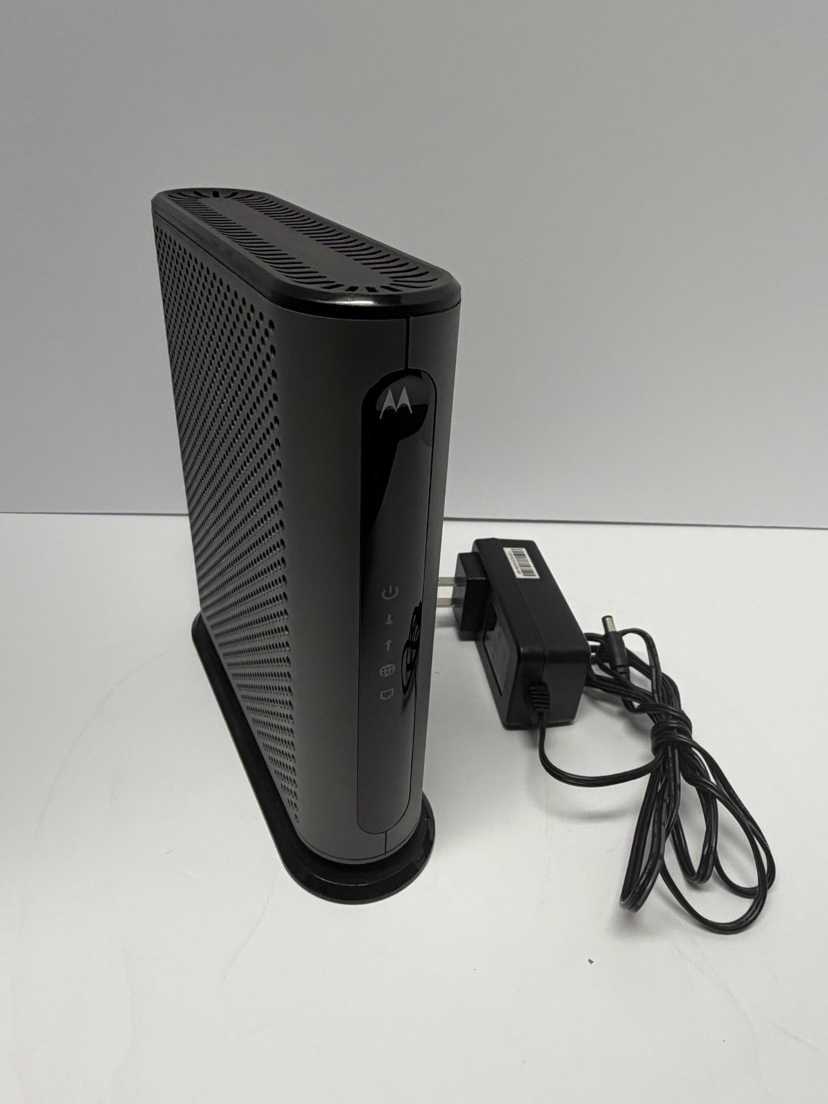 Motorola MB8611 DOCSIS 3.1 Cable Modem 2.5 Gbps w/ Ac Adapter, WORKING