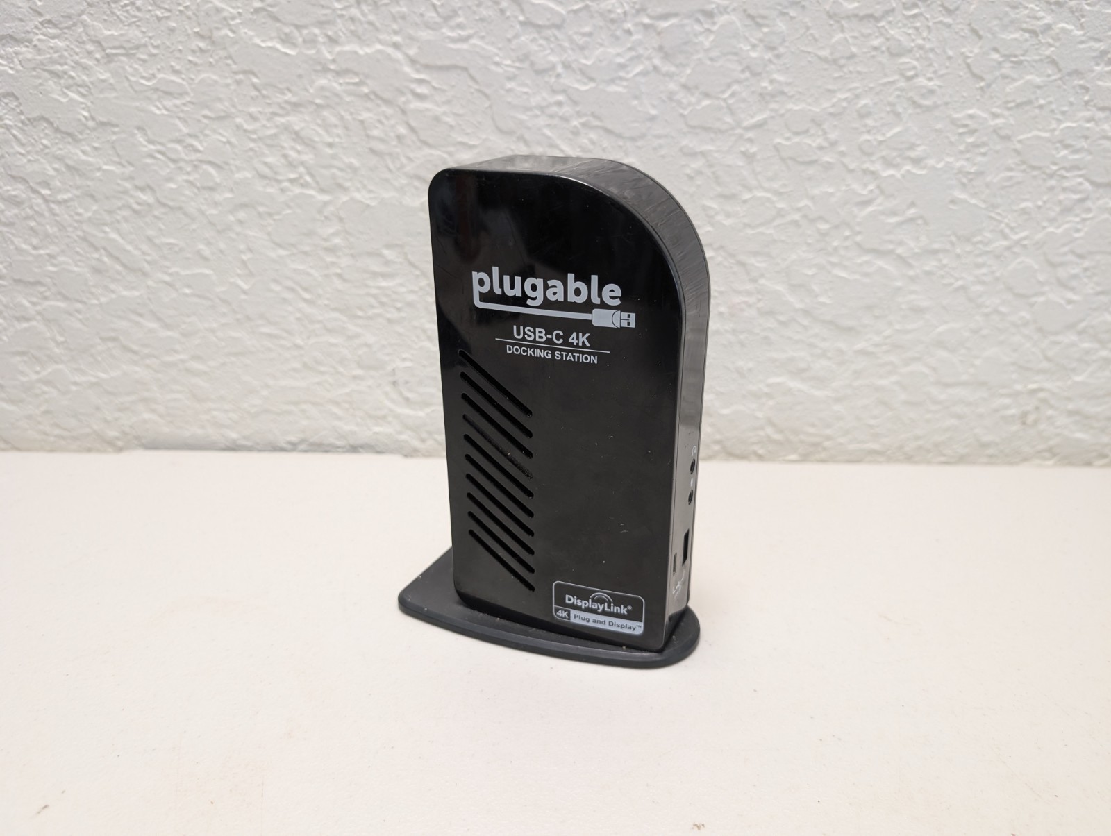 Plugable UD-ULTC4K USB-C Triple Display 4K Docking Station Without Adapter
