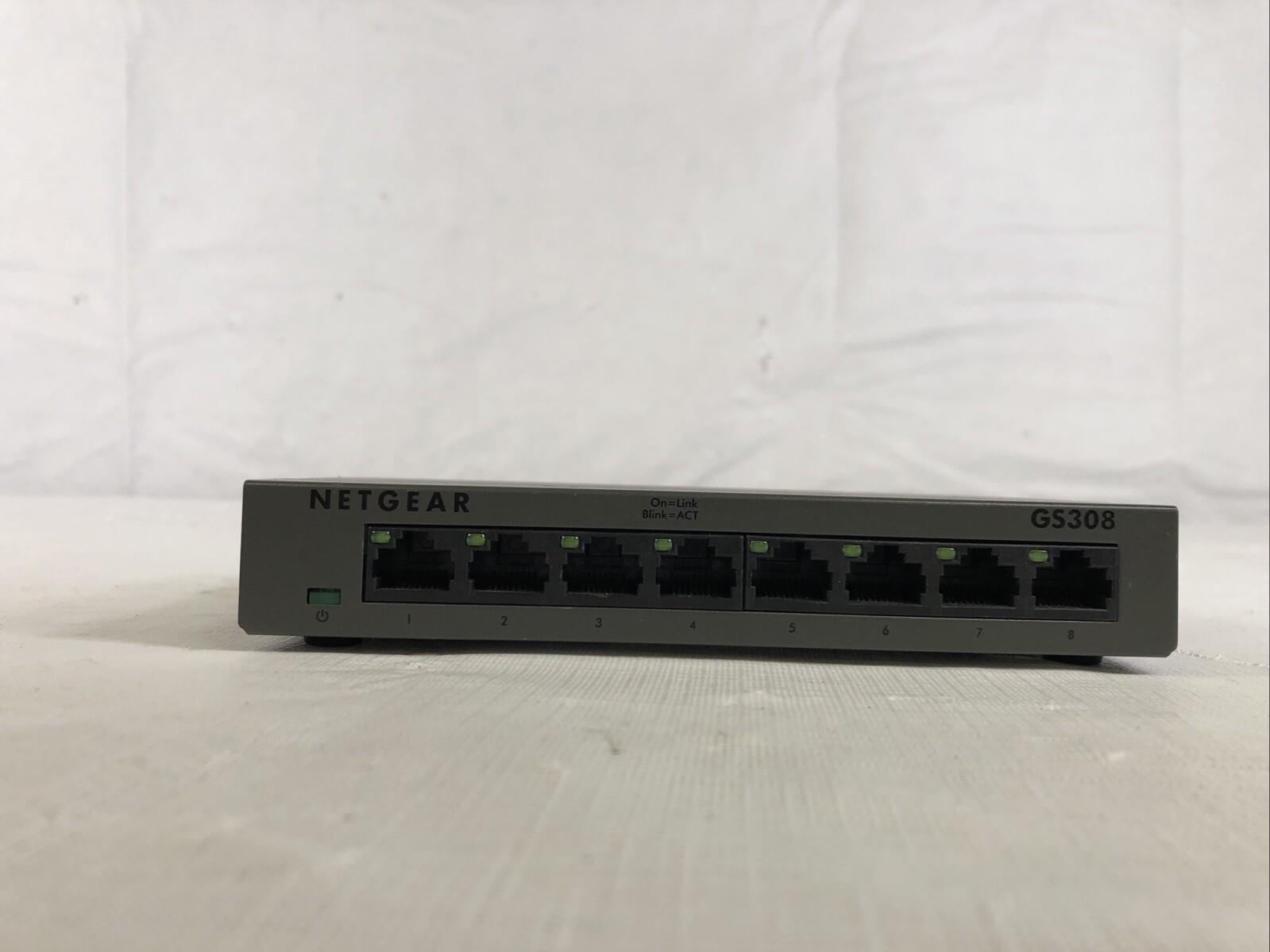 NETGEAR 8 PORT GIGABIT ETHERNET SWITCH GS308v2 - NO POWER CORD INCLUDED
