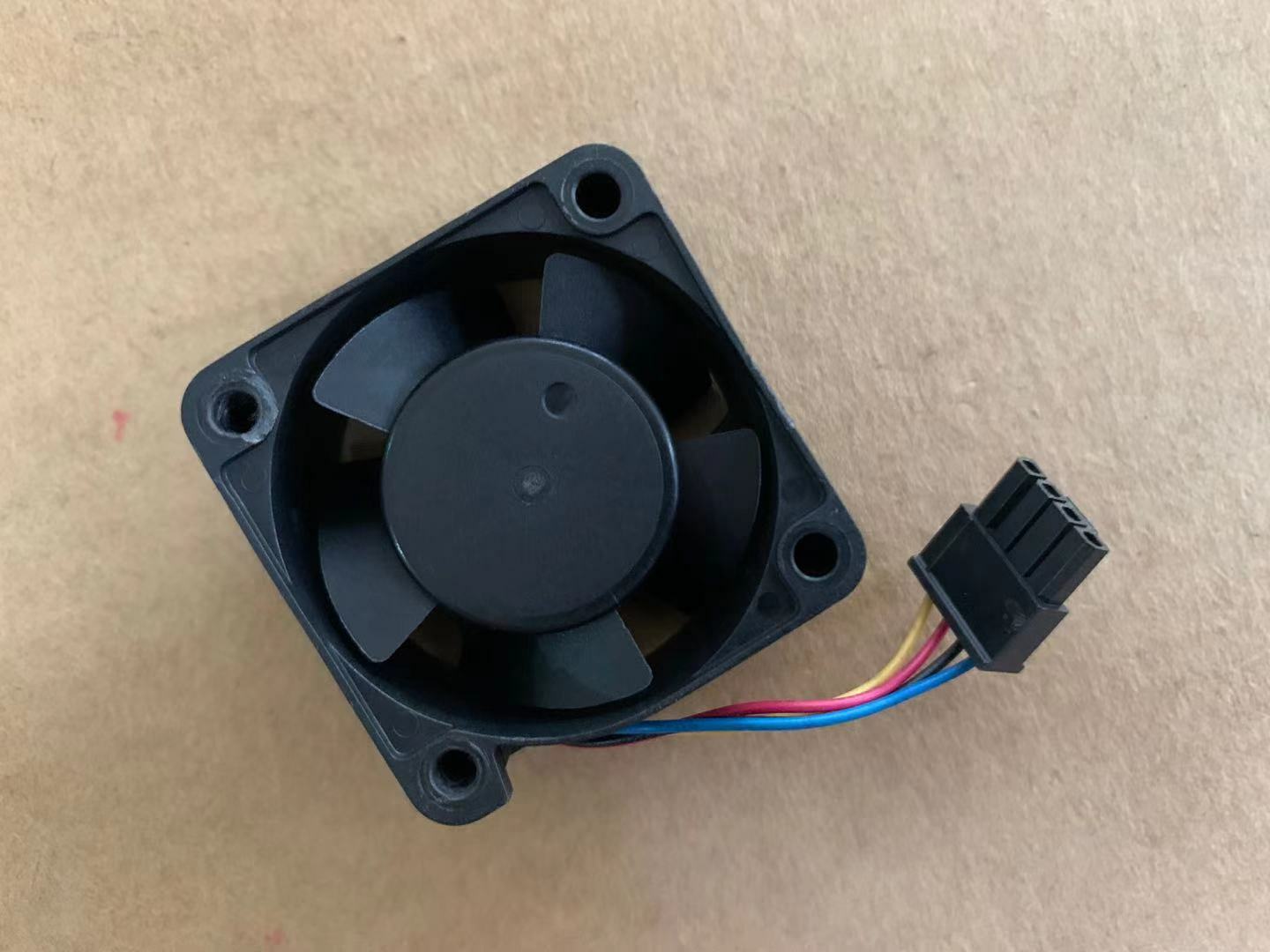 1pcs Y.S.TECH 4020 4CM 5V 0.32A 4-wire PWM cooling fan NYW04020005BSS 