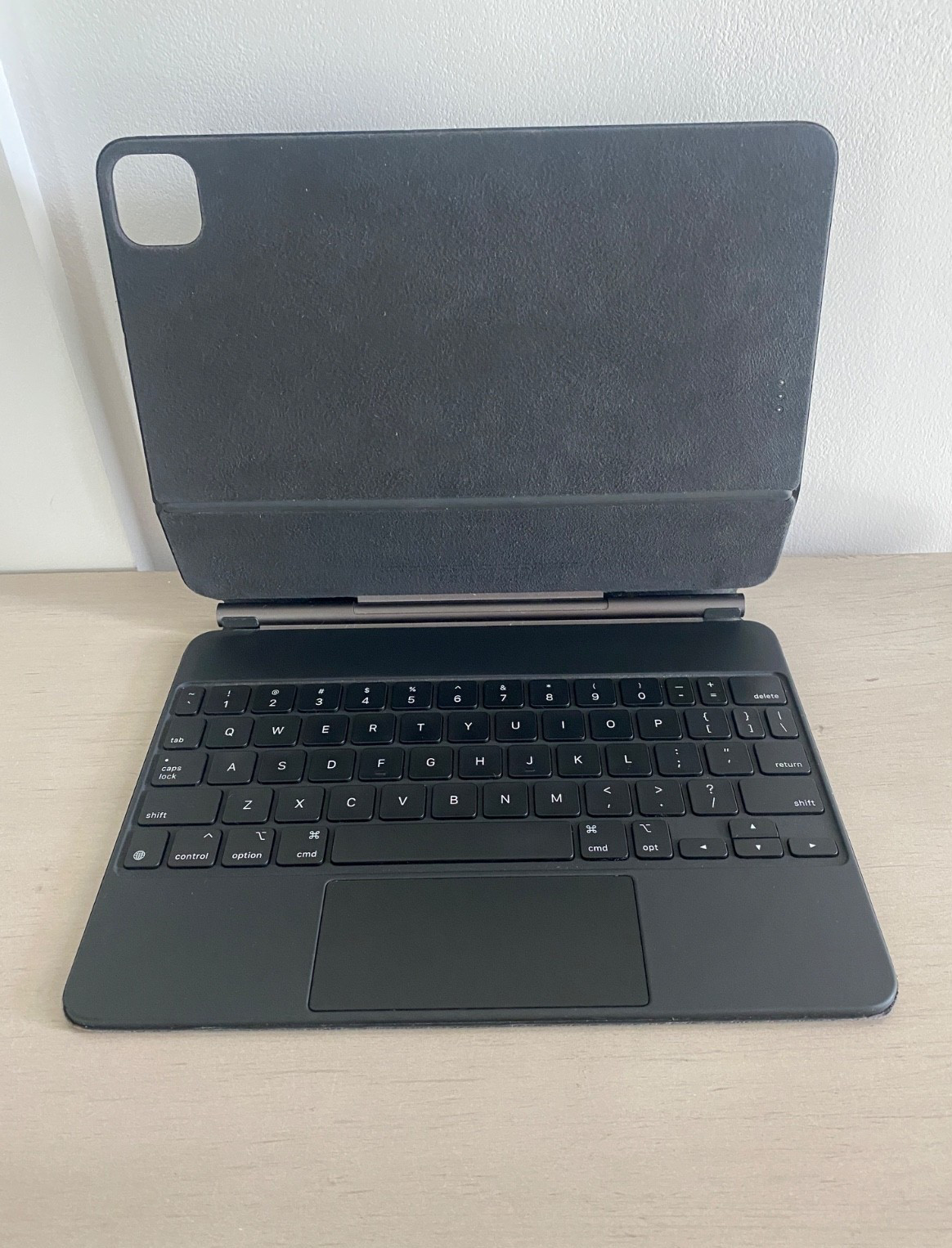 GENUINE Apple Magic Keyboard for 11” iPad Pro / iPad Air MXQT2LL/A Black - WEAR