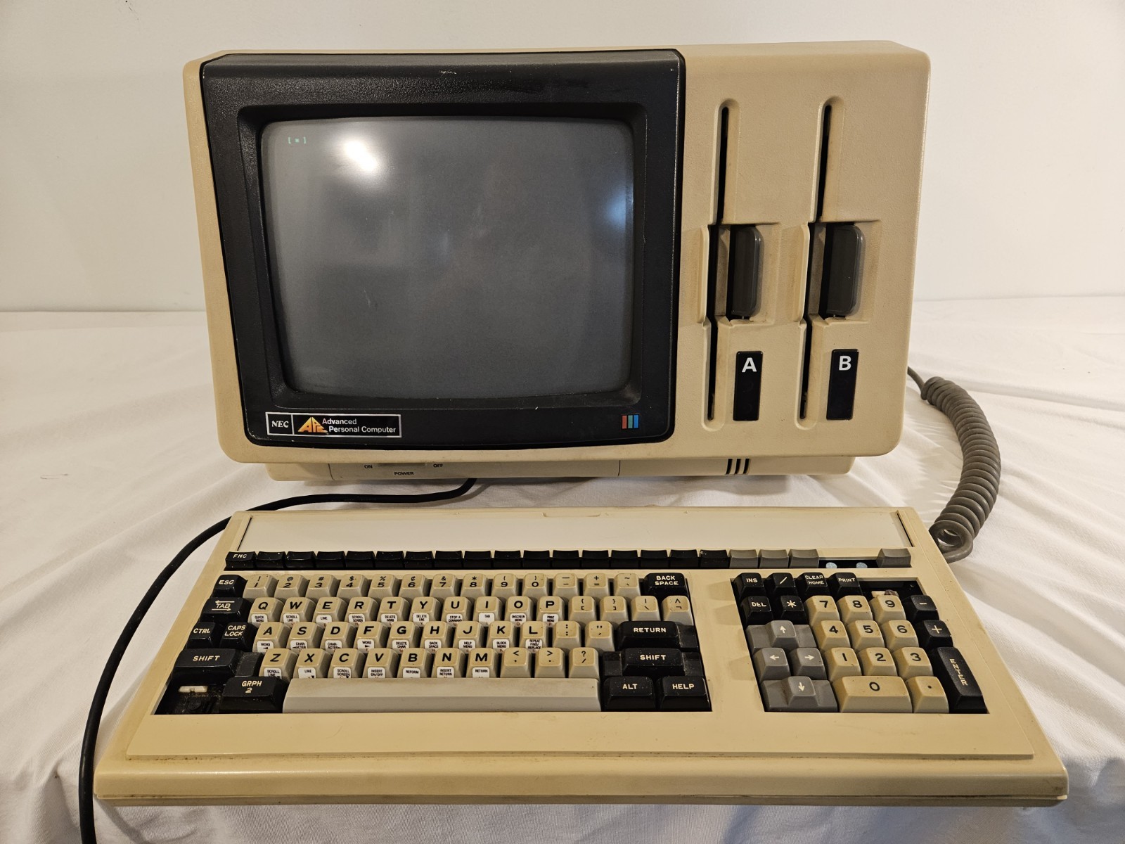 Rare 1983 NEC APC-H03P Color Advanced PC Dual 8" Drives + Box + Keyboard
