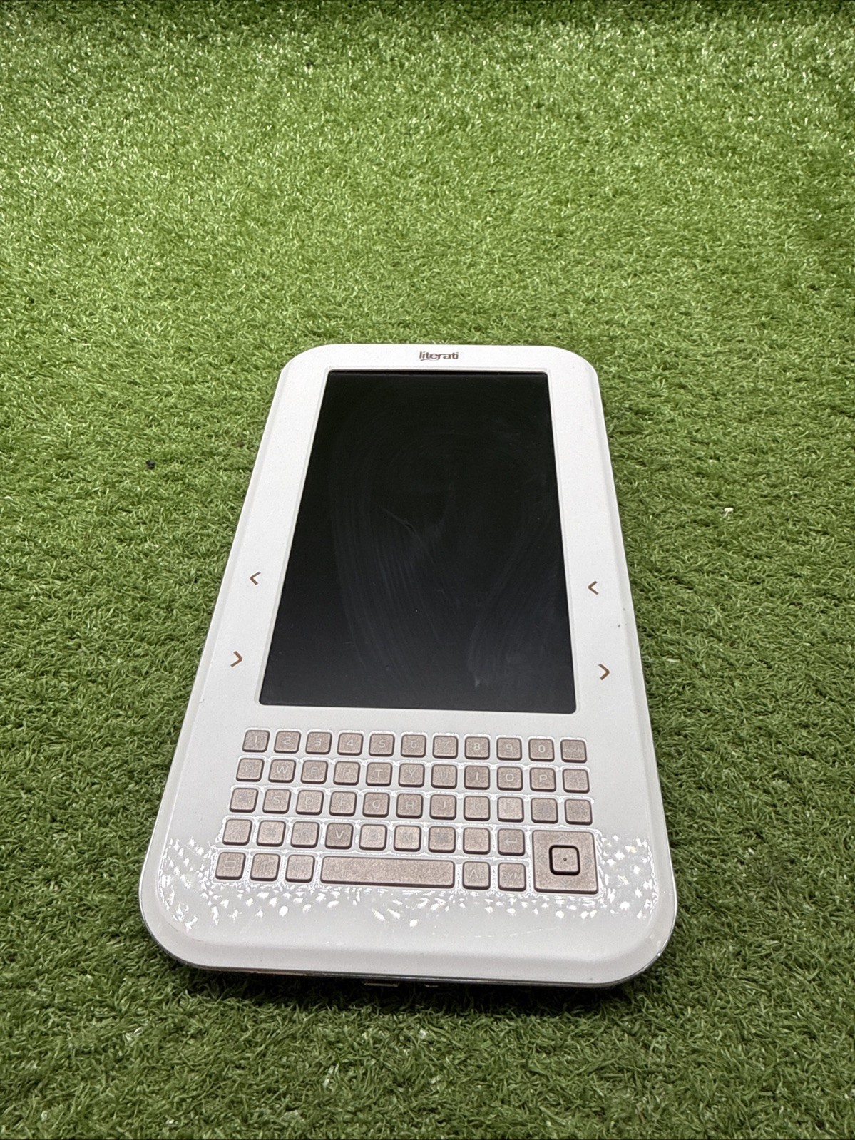 Sharper Image Literati Wireless Reader by Kobo (2010)  - Needs Cord 20