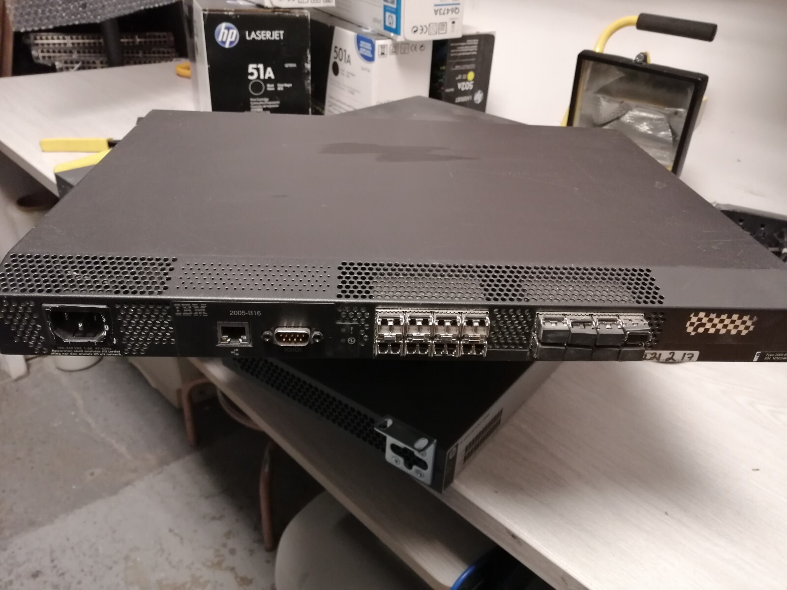 1x IBM 2005-B16 TotalStorage SAN16B-2 4Gbps Fibre-Channel Switch w/ 16x SFP