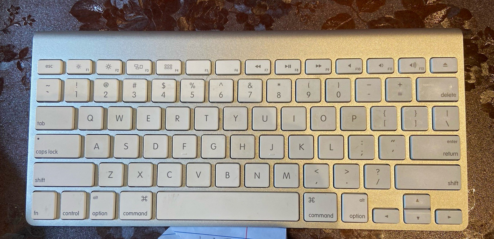 Apple A1314 Wireless Bluetooth Keyboard Silver/White QWERTY English Media Keys