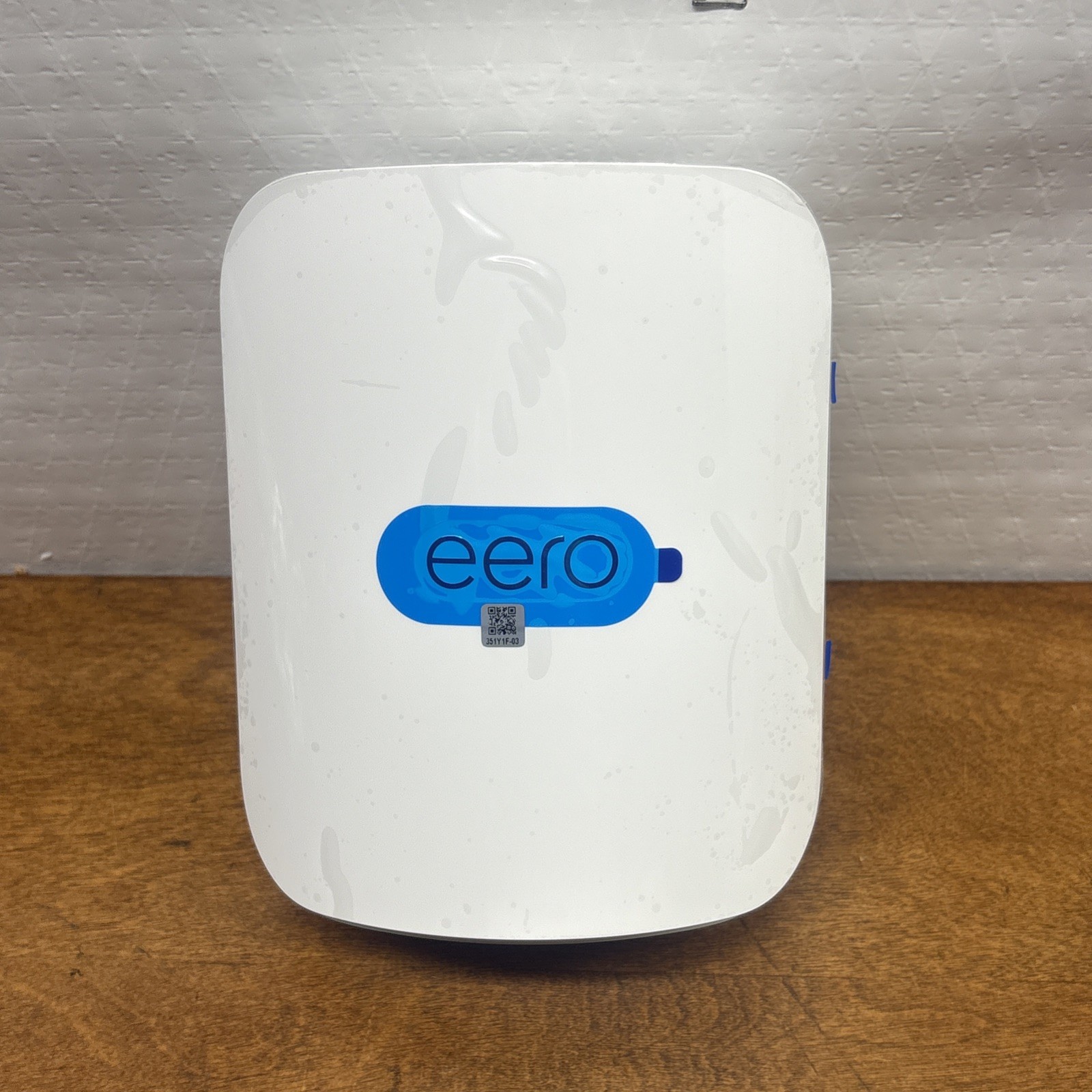 Eero Pro 7 Tri-Band Mesh Wi-Fi 7 Router 5 GBPS ME10001 White (no Cord)