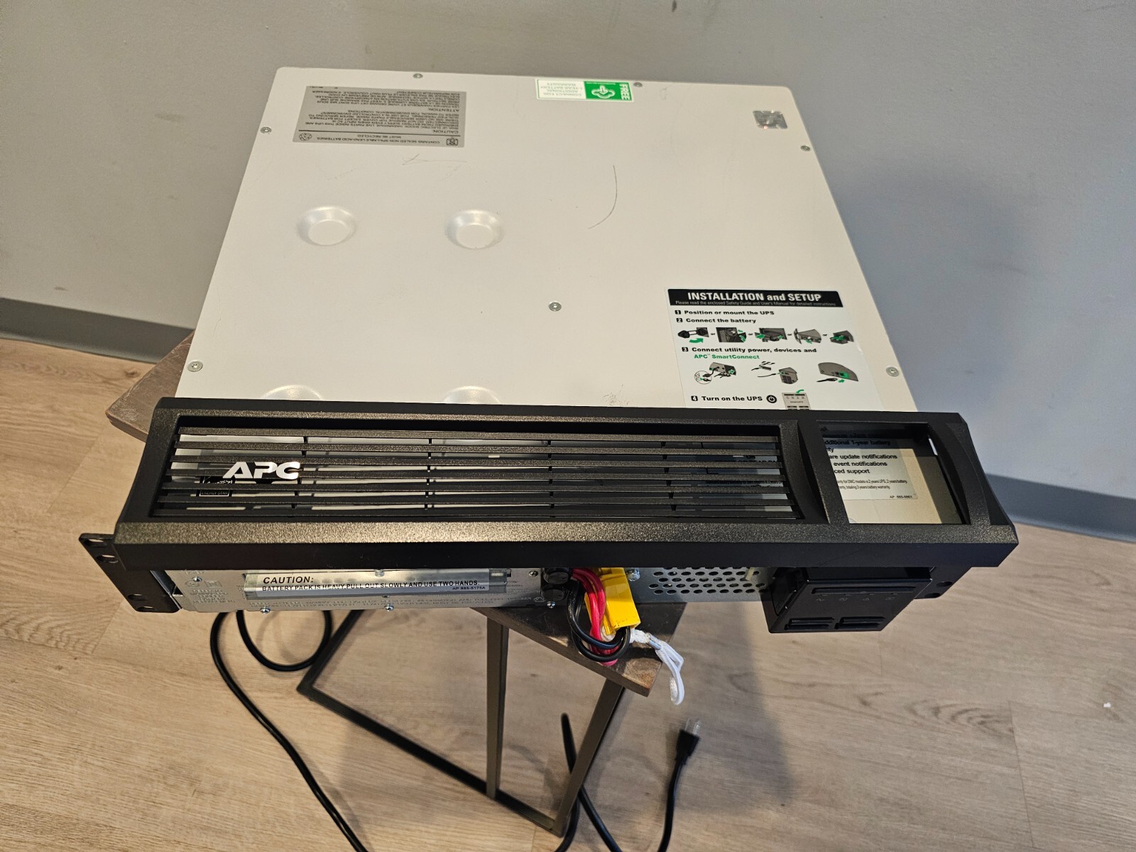 APC Smart-UPS SMT1500RM2U w/Batteries 6 Outlets UPS
