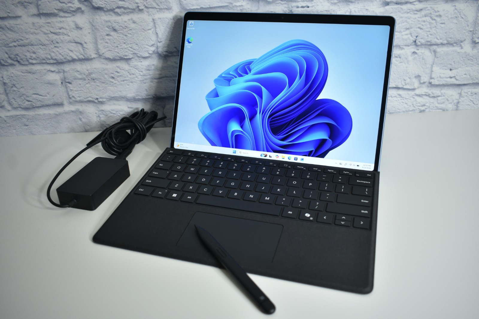 Microsoft Surface Pro 11th Wi‑Fi Snapdragon X Plus 16GB 512GB Sapphire KB + Pen