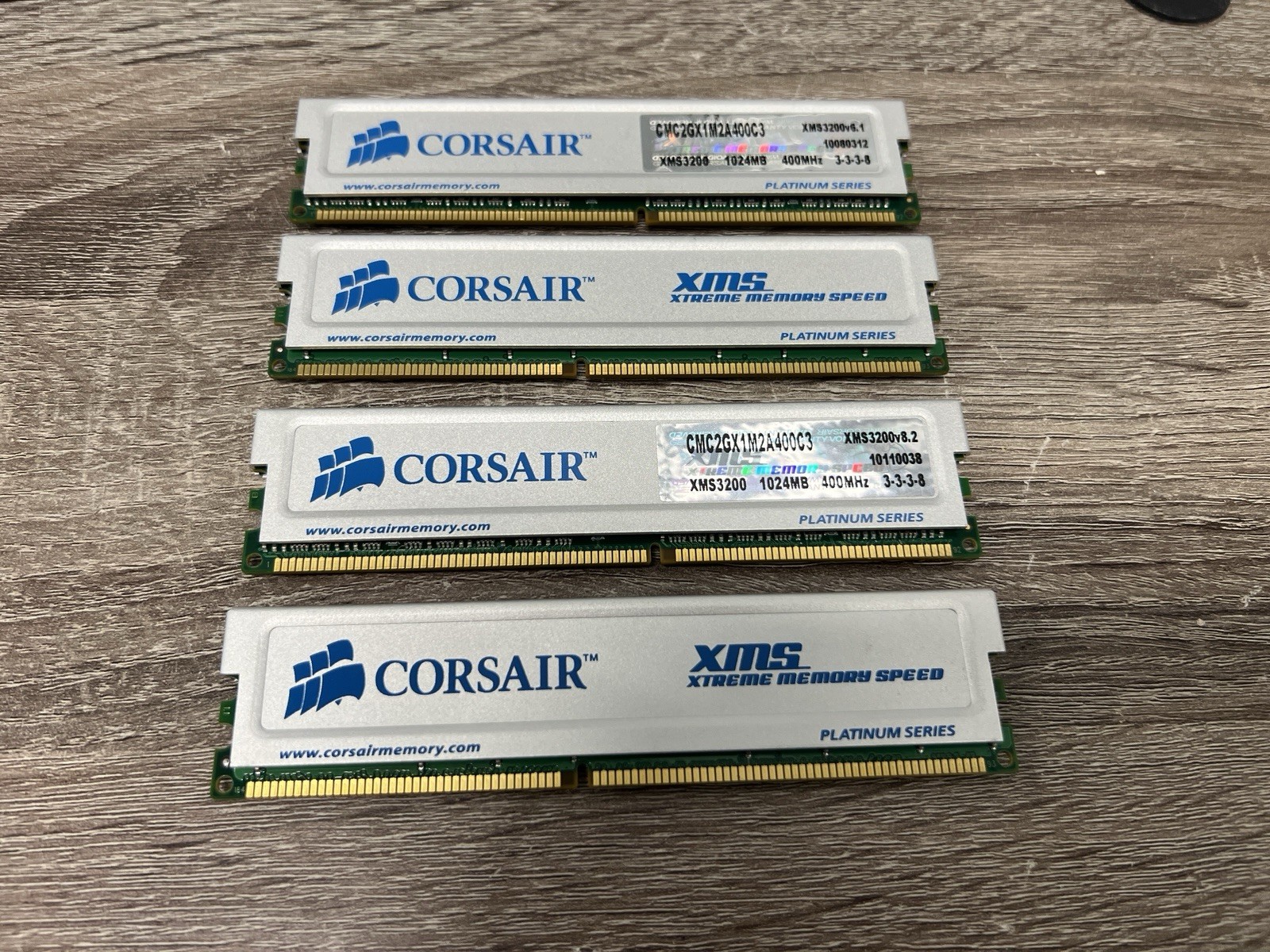 4GB 4x1GB PC3200 DDR-400 CORSAIR XMS PLATINUM Memory Kit CMC2GX1M2A400C3 DDR1