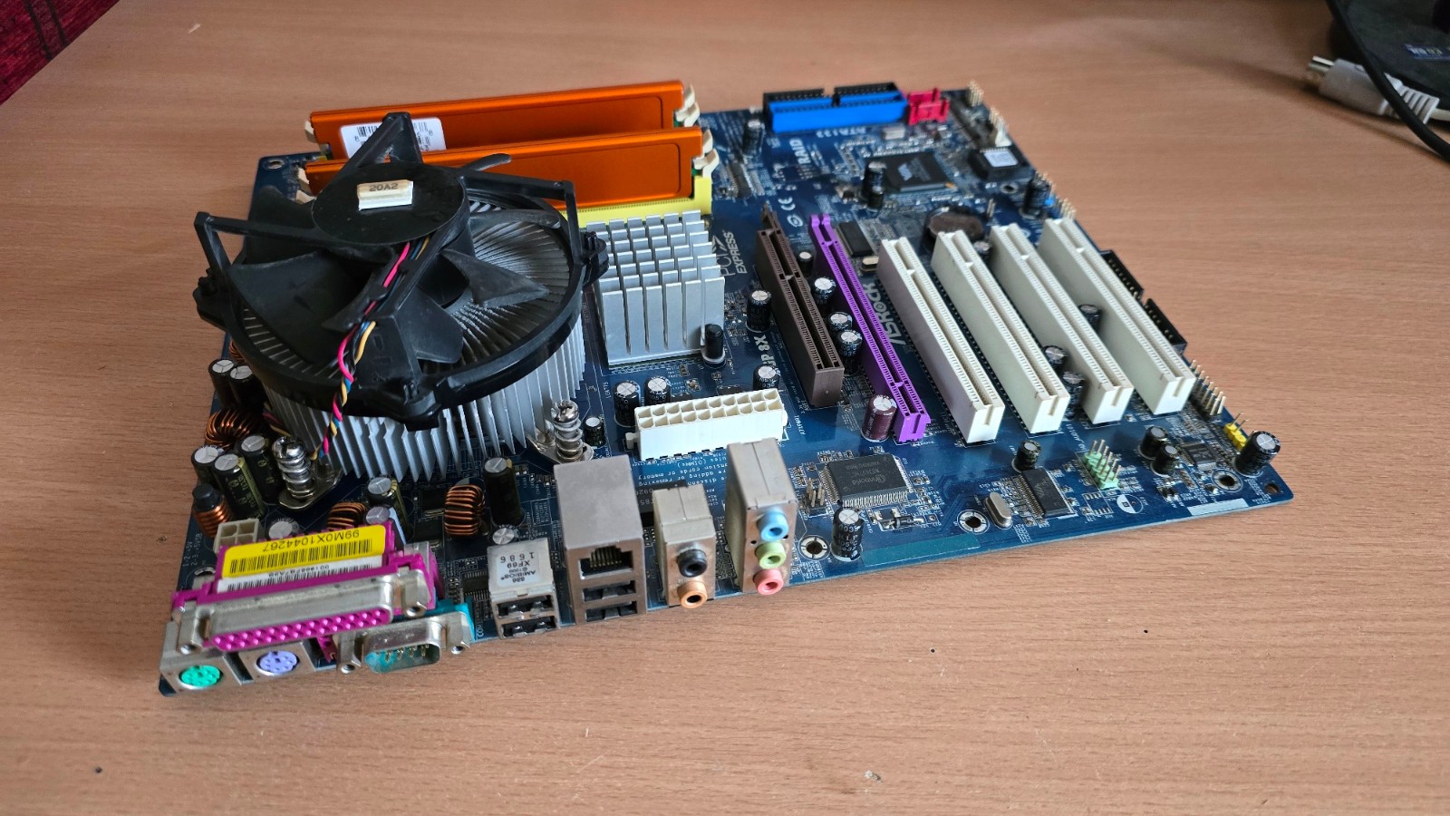 ASRock 4CoreDual-SATA2 R2 with Intel Core2 Duo E7500 CPU and 2GB DDR2 RAM