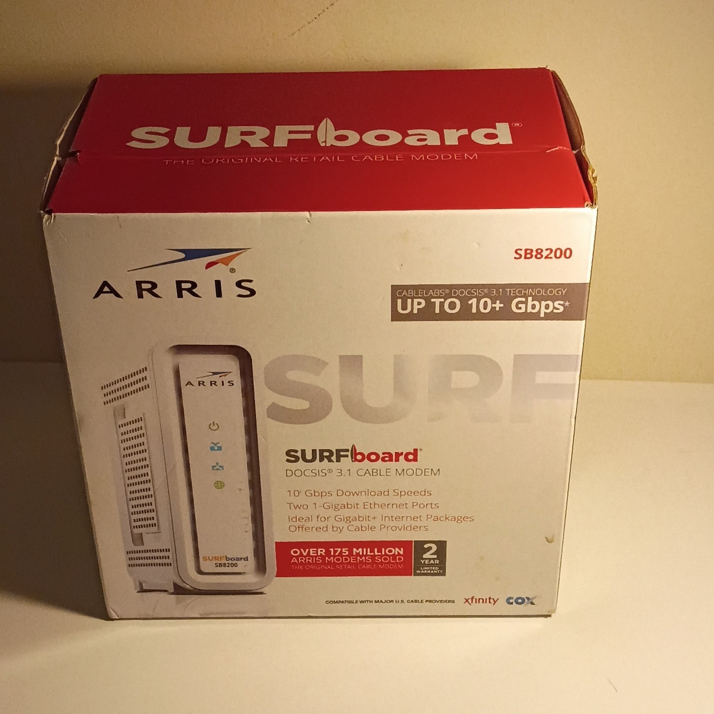 ARRIS SURFboard SB8200 DOCSIS *NO CABLES MODEM AND BOX ONLY*