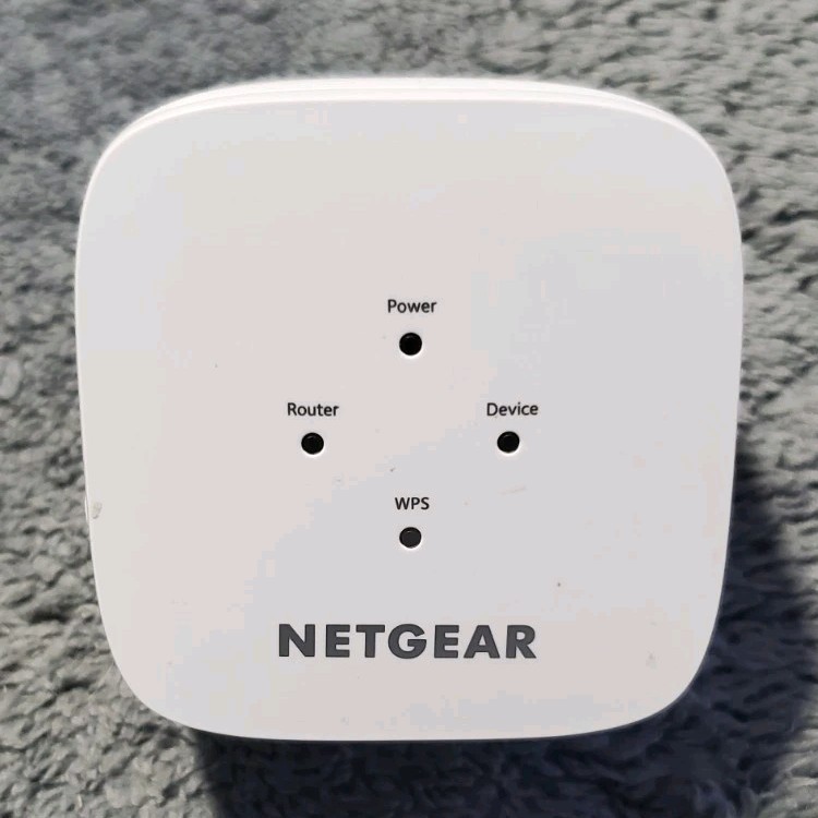 NETGEAR EX6110 AC1200 Dual Band WiFi Range Extender Wall Plug Booster