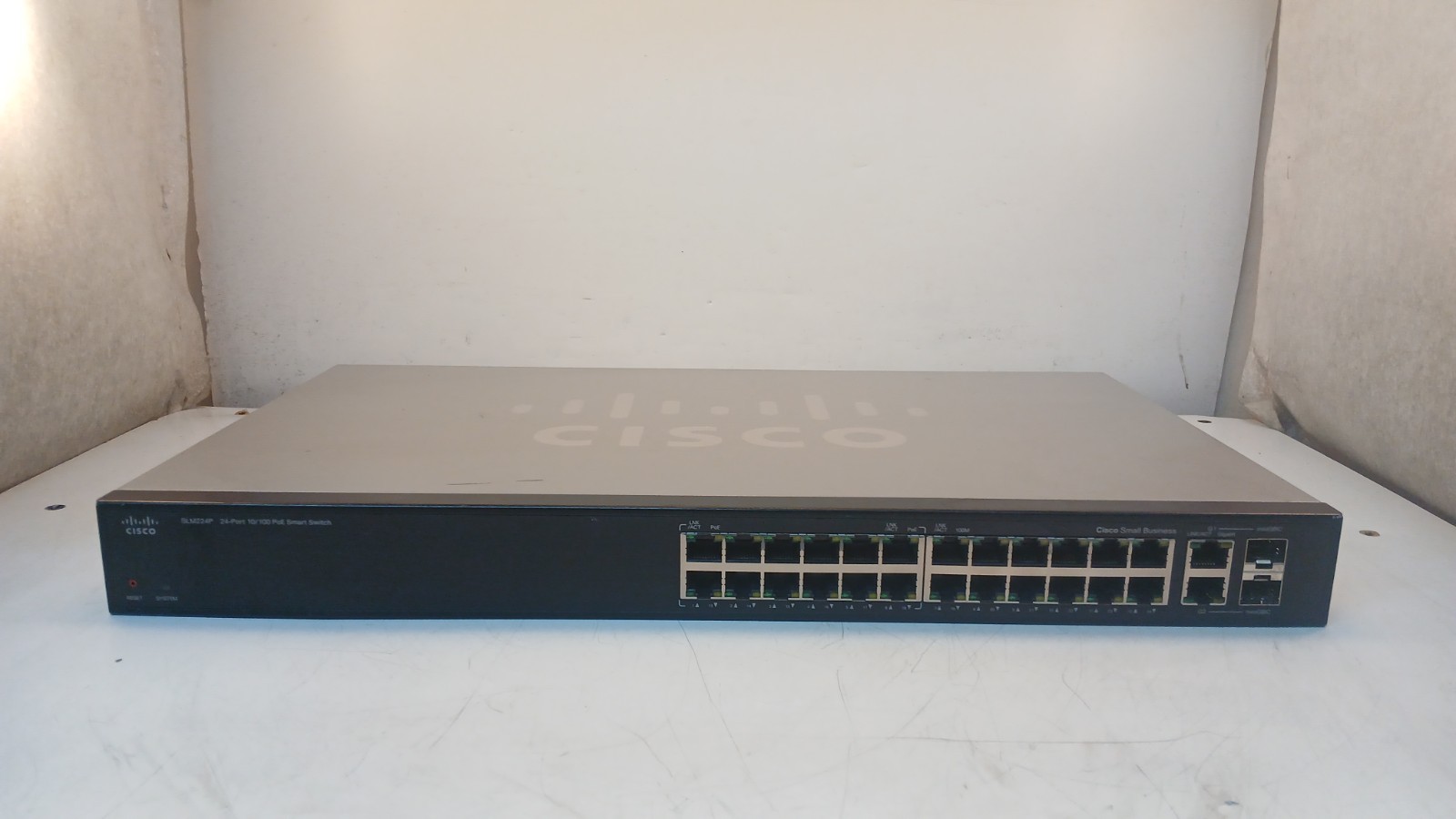 Cisco SLM224P 24-Port PoE Smart Switch *WORKING* *READ*