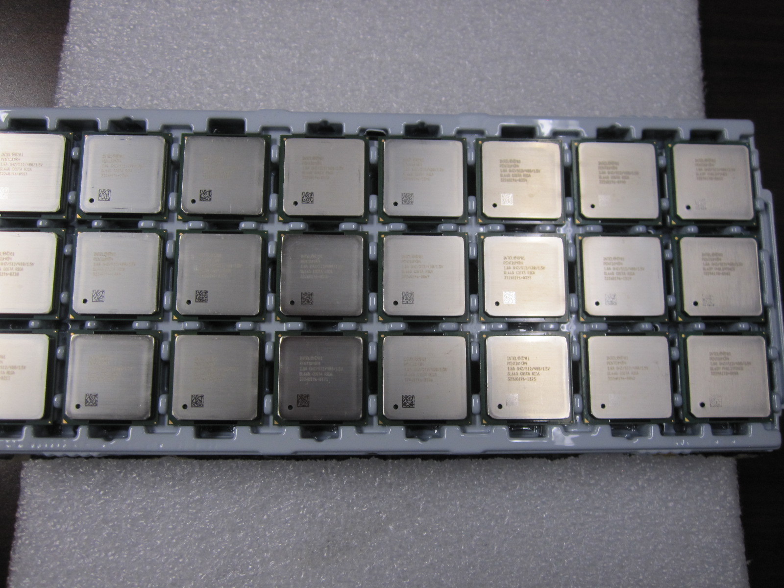 Intel P4 1.8G/400/512 Socket 478 CPU RK80532PC033512 SL66Q SL62P SL6LA SL6S6 ect