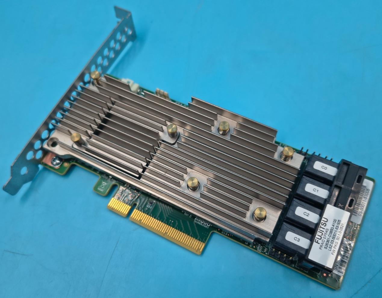 Fujitsu PRAID EP540i 16-Port SAS 12Gb/s PCI-E RAID Controller S26361-D3850-A100