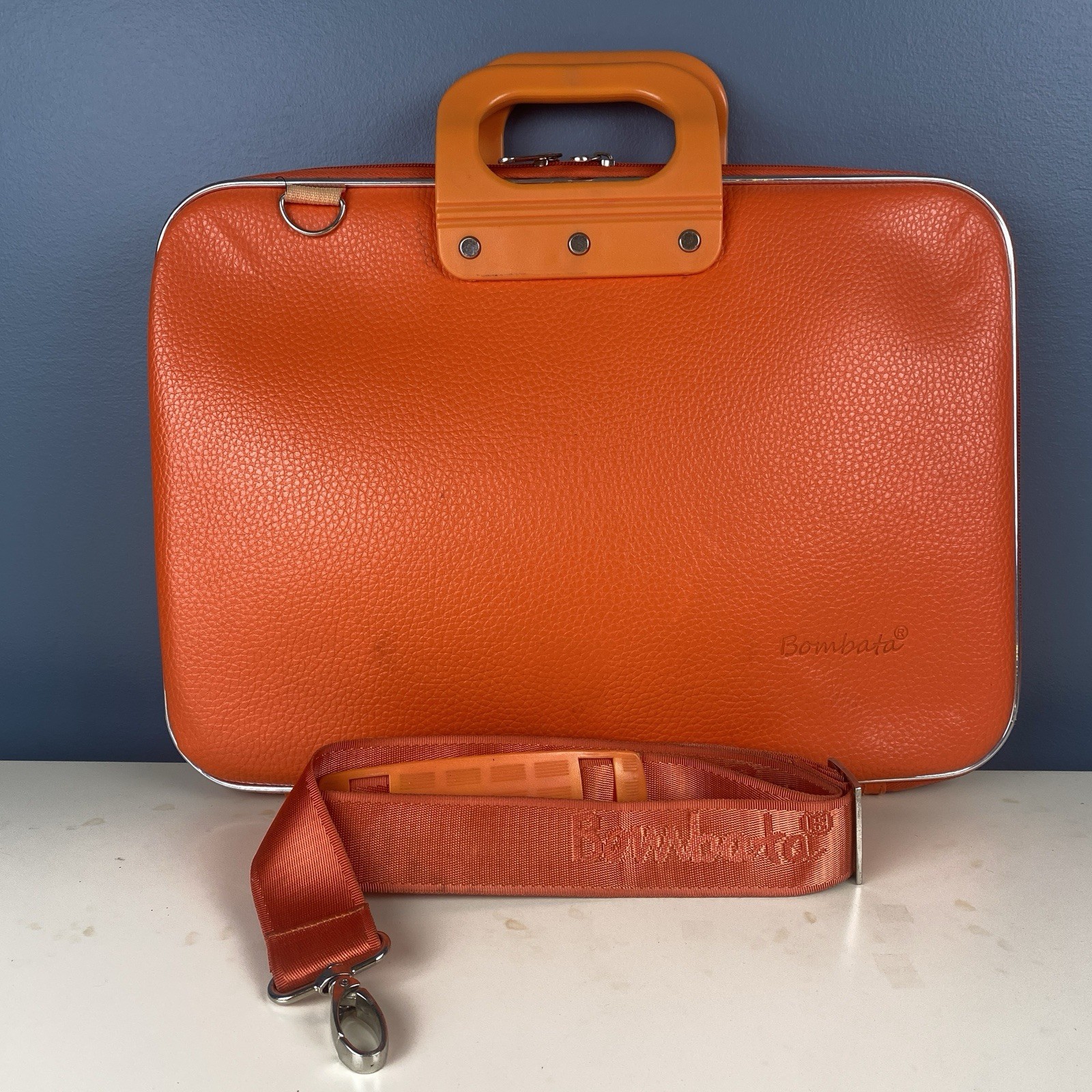 NEW Bombata Borseggiatore 15” Laptop/ Tablet/ Notebook Carry Case Orange