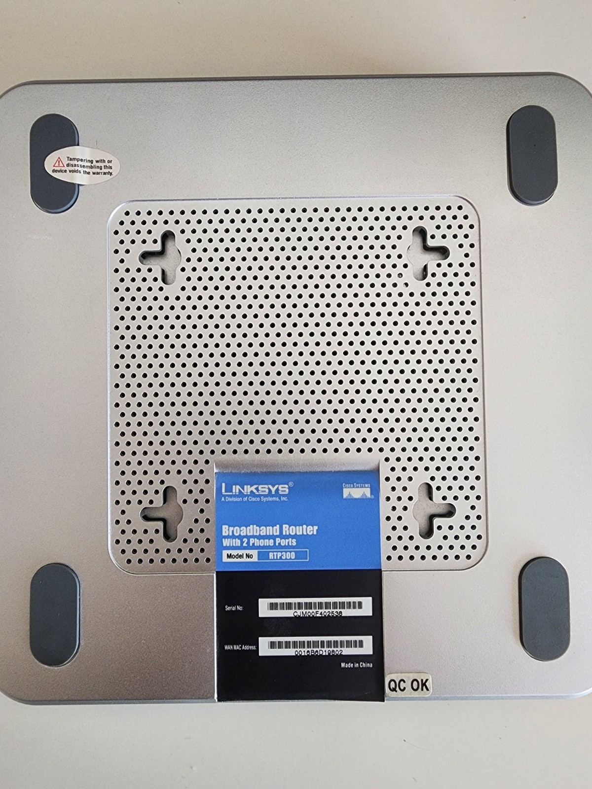 Linksys RTP300 Router w/ 2-Line Phone Ports (RJ-11) & 4-Port Ethernet RJ-45