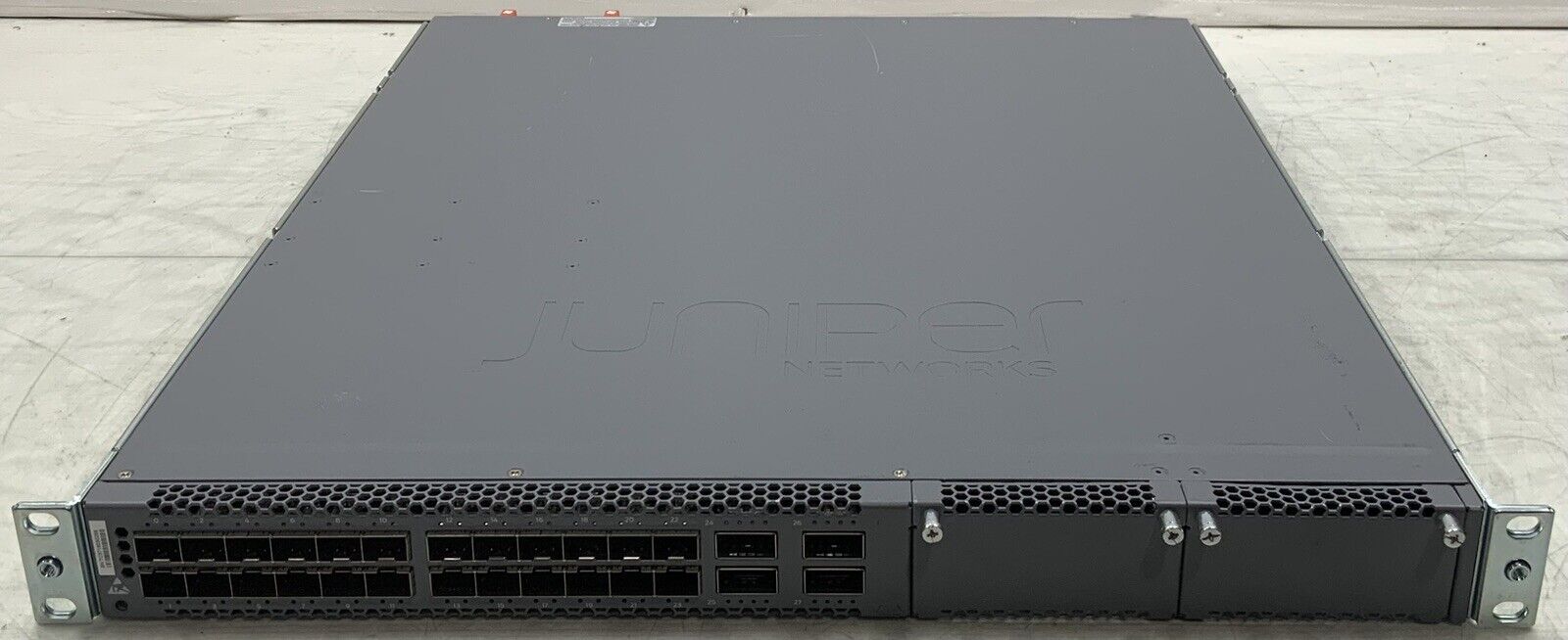 Juniper EX4600-40F-AFI 24 SFP+/SFP Ports 4 QSFP+ Ports Dual AC Missing 3 Fans