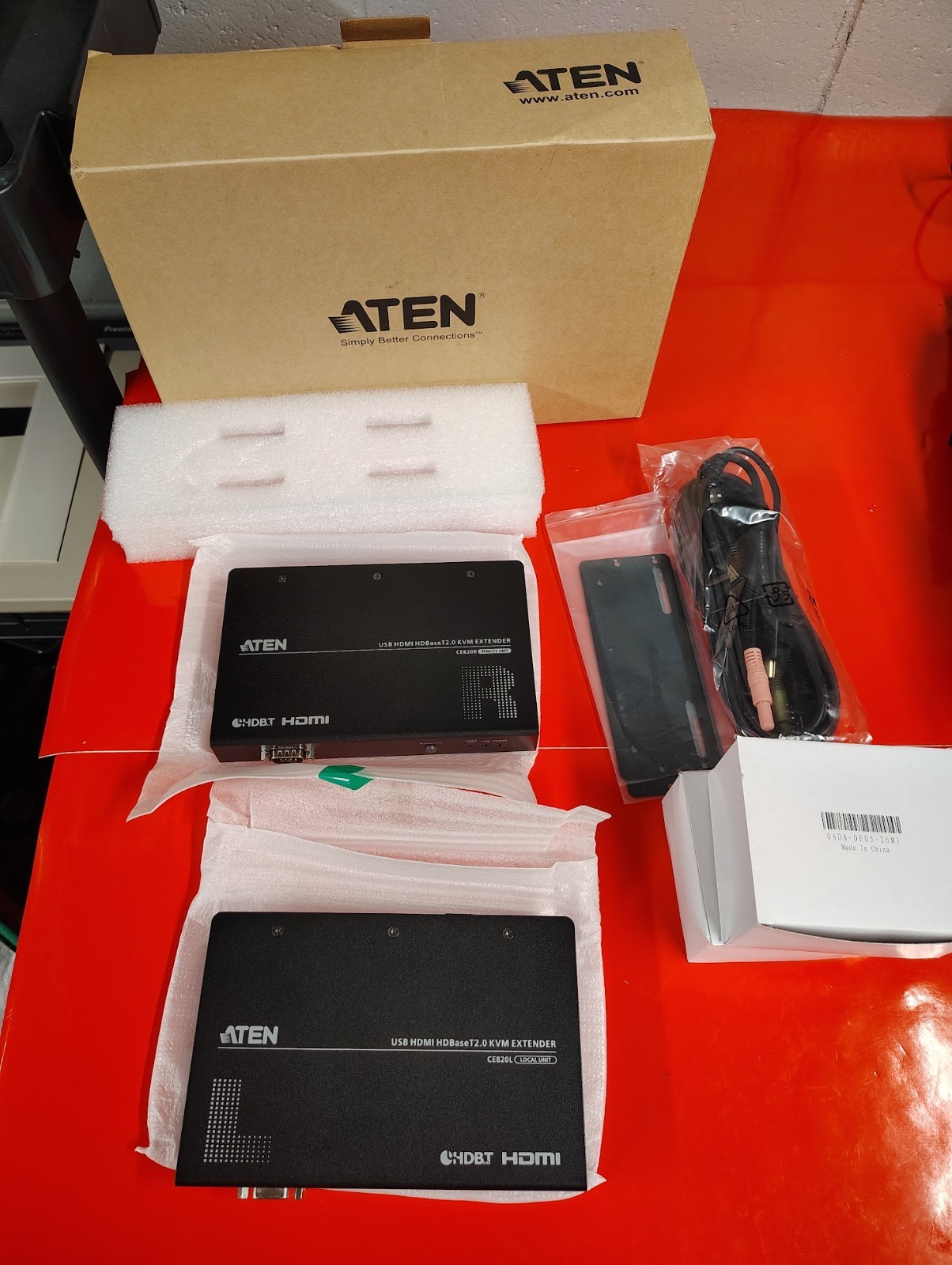 ATEN CE820 USB HDMI HDBaseT 2.0 KVM Extender Open Box, New  