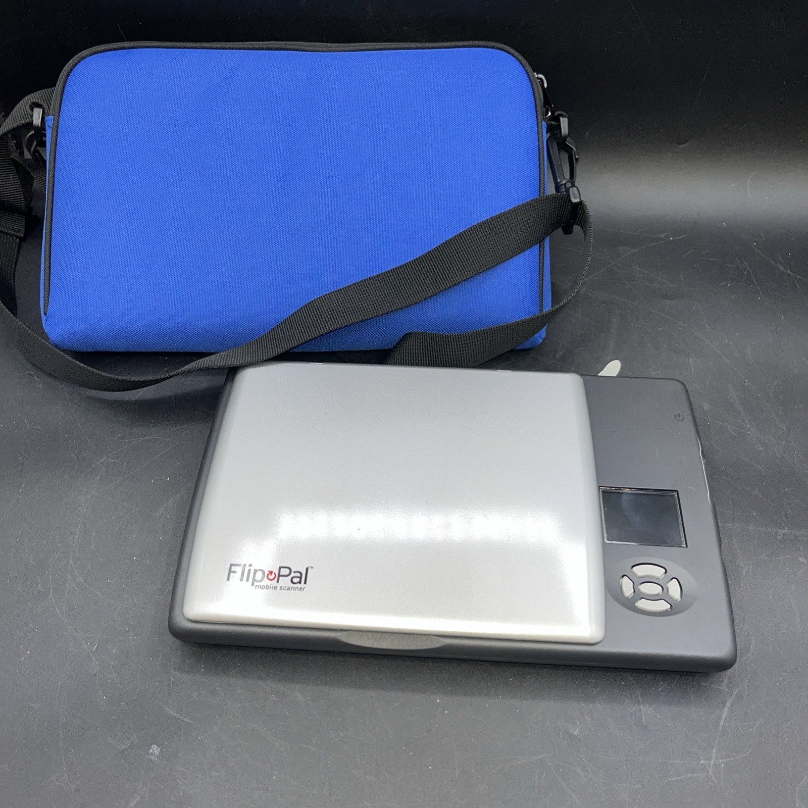 Flip-Pal Mobile scanner 100c Working