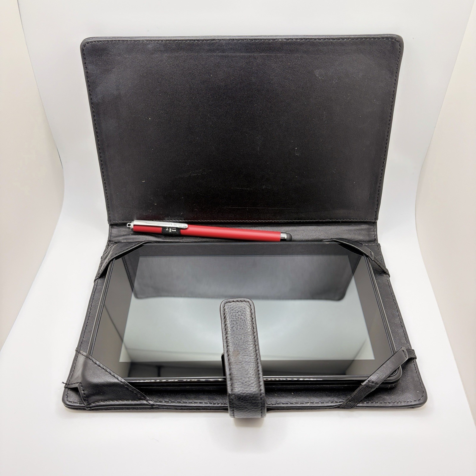 Amazon Kindle Fire 1st Generation, 7 Wi-Fi E-Reader Tablet D01400 8gb