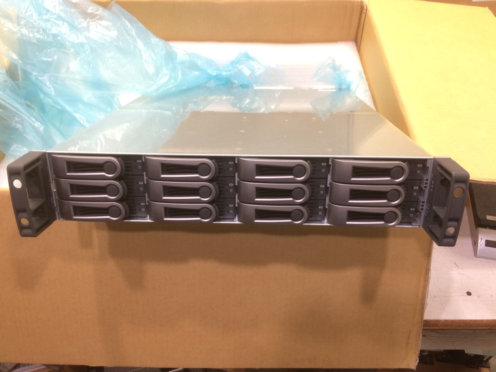 PROMISE TECHNOLOGY VTRAK E310S 12 BAY CAPACITY-8 500GB HARDRIVES INSTALLED