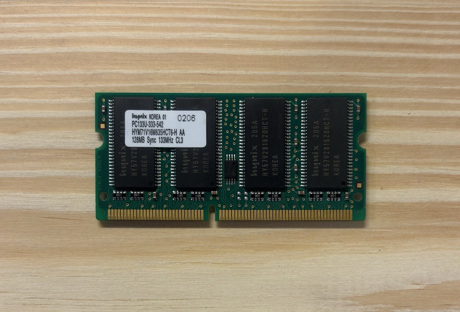 Hynix 128MB PC133 CL3 SDRAM SODIMM Laptop Memory (HYM71V16M635HCT6-H)