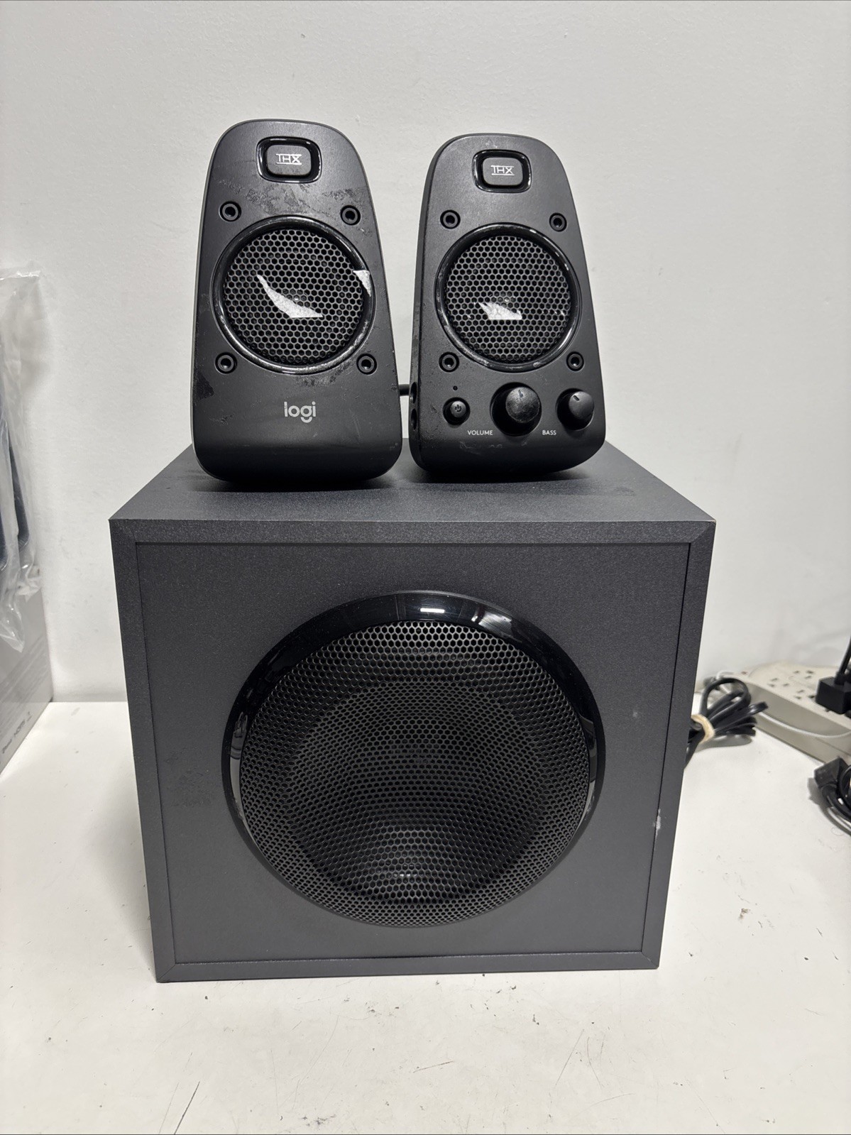 Logitech - Z625 2.1 Speaker System (3-Piece) POWERFUL IMMERSIVE THX SOUND