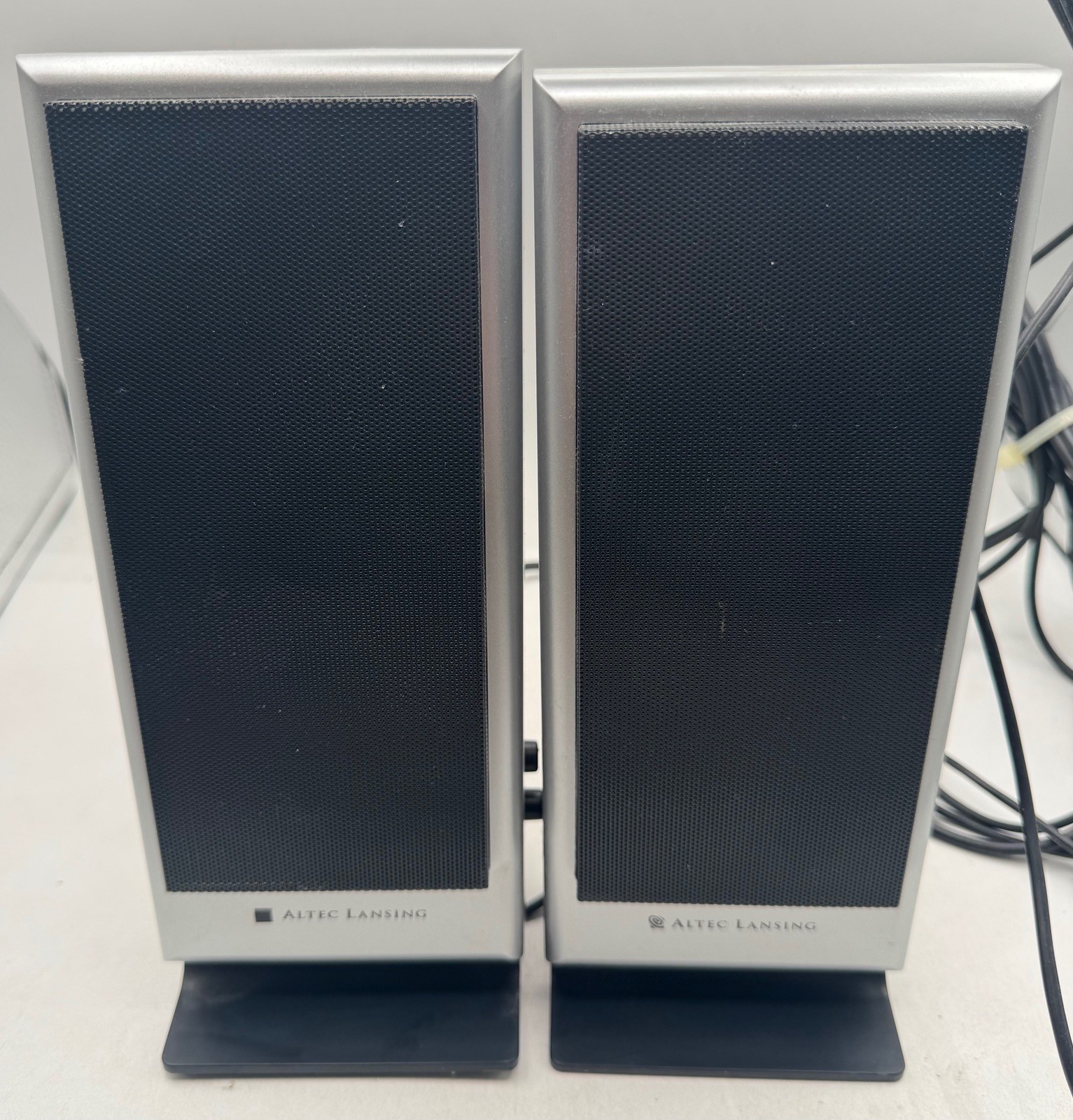 Altec Lansing VS2120 Powered Computer Speakers Multimedia Audio System WORKS